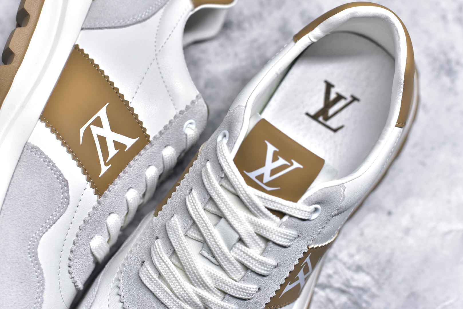 图片[9]-#Louis Vuitton LV路易威登休闲文化运动板鞋系列 广东大厂品质 舒适轻泡大底和百搭性霸屏整个时尚娱乐圈，细节调整完美主义！鞋面采用进口头层小牛皮搭配头层磨砂牛皮材质 独家开模轻泡大底， 侧边采用3D打印标志性Logo 尽显贵族时尚气息，台湾进口小牛皮挂皮内里，配带正品全套包装。尺码：39 40 41 42 43 44（皮鞋码）-选品中心