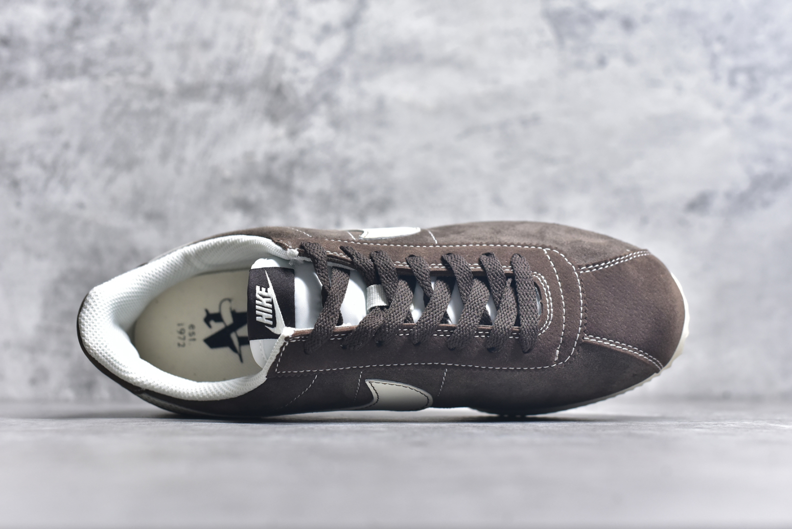 图片[4]-#NK Classic Cortez Leather 阿甘复古初代皮革慢跑鞋 实体平台指令订单 全套原纸板楦头开发 原厂数据大底磨具 一比一鞋头弧度高度鞋身弧度 细节品控鞋型随意对比 正确烫金高频细节 公司级标准检验QC 区分市面一切版本 完美复刻阿甘复古鞋型 尺码：35.5 36 36.5 37.5 38 38.5 39 40 40.5 41 42 42.5 43 44 45-选品中心