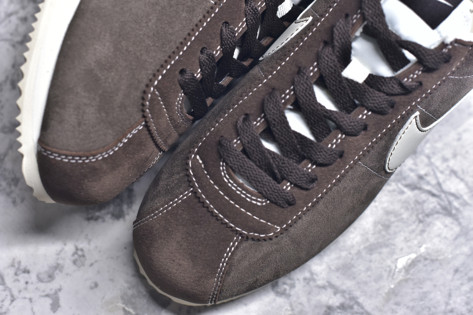 图片[8]-#NK Classic Cortez Leather 阿甘复古初代皮革慢跑鞋 实体平台指令订单 全套原纸板楦头开发 原厂数据大底磨具 一比一鞋头弧度高度鞋身弧度 细节品控鞋型随意对比 正确烫金高频细节 公司级标准检验QC 区分市面一切版本 完美复刻阿甘复古鞋型 尺码：35.5 36 36.5 37.5 38 38.5 39 40 40.5 41 42 42.5 43 44 45-选品中心