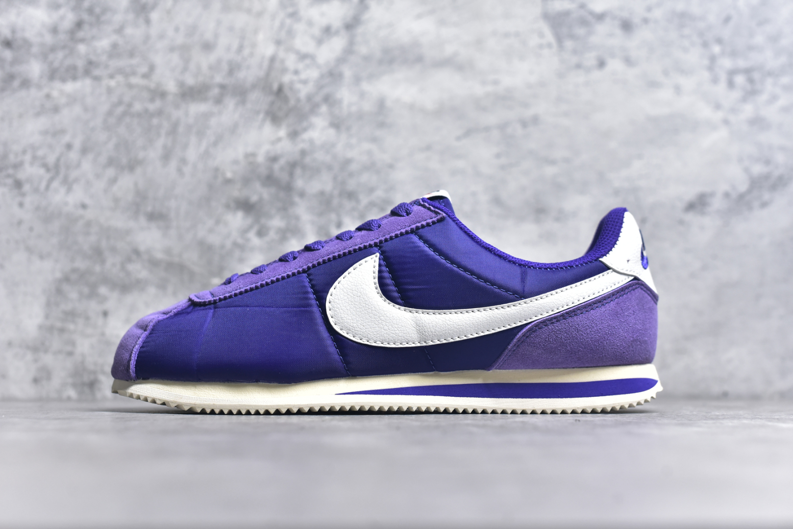 #NK Classic Cortez Leather 阿甘复古初代皮革慢跑鞋 实体平台指令订单 全套原纸板楦头开发 原厂数据大底磨具 一比一鞋头弧度高度鞋身弧度 细节品控鞋型随意对比 正确烫金高频细节 公司级标准检验QC 区分市面一切版本 完美复刻阿甘复古鞋型 尺码：35.5 36 36.5 37.5 38 38.5 39 40 40.5 41 42 42.5 43 44 45-选品中心