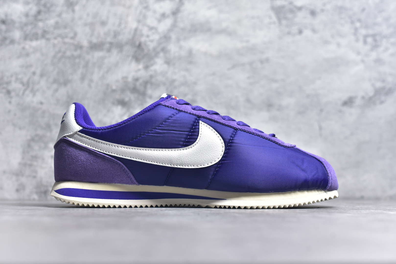 图片[3]-#NK Classic Cortez Leather 阿甘复古初代皮革慢跑鞋 实体平台指令订单 全套原纸板楦头开发 原厂数据大底磨具 一比一鞋头弧度高度鞋身弧度 细节品控鞋型随意对比 正确烫金高频细节 公司级标准检验QC 区分市面一切版本 完美复刻阿甘复古鞋型 尺码：35.5 36 36.5 37.5 38 38.5 39 40 40.5 41 42 42.5 43 44 45-选品中心