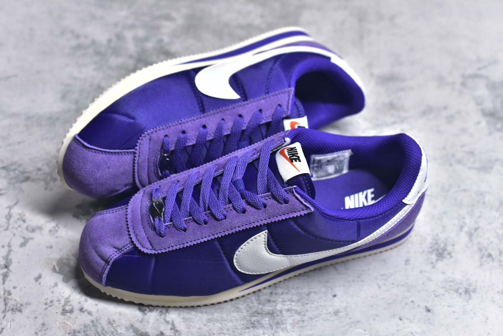 图片[7]-#NK Classic Cortez Leather 阿甘复古初代皮革慢跑鞋 实体平台指令订单 全套原纸板楦头开发 原厂数据大底磨具 一比一鞋头弧度高度鞋身弧度 细节品控鞋型随意对比 正确烫金高频细节 公司级标准检验QC 区分市面一切版本 完美复刻阿甘复古鞋型 尺码：35.5 36 36.5 37.5 38 38.5 39 40 40.5 41 42 42.5 43 44 45-选品中心