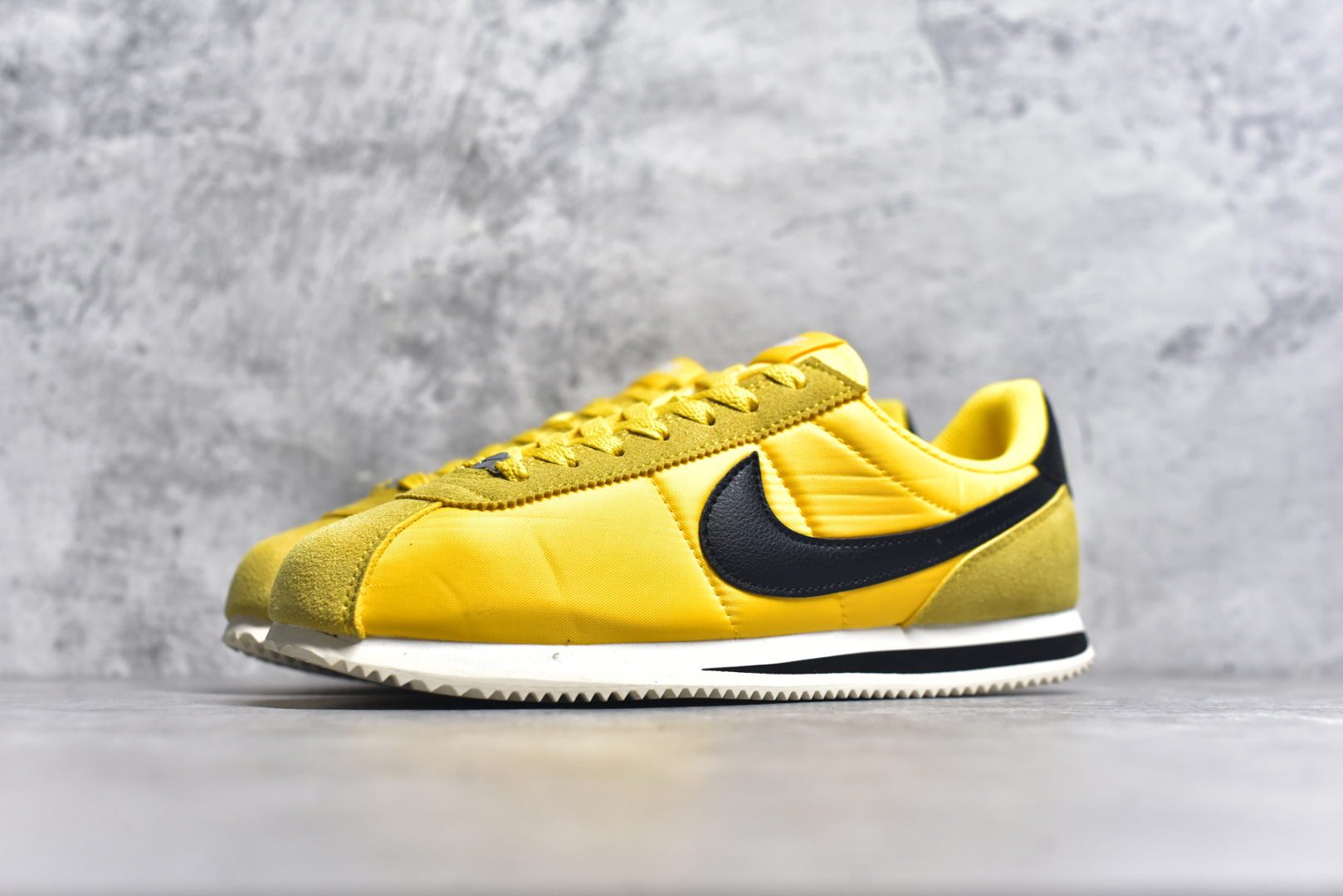 图片[2]-#NK Classic Cortez Leather 阿甘复古初代皮革慢跑鞋 实体平台指令订单 全套原纸板楦头开发 原厂数据大底磨具 一比一鞋头弧度高度鞋身弧度 细节品控鞋型随意对比 正确烫金高频细节 公司级标准检验QC 区分市面一切版本 完美复刻阿甘复古鞋型 尺码：35.5 36 36.5 37.5 38 38.5 39 40 40.5 41 42 42.5 43 44 45-选品中心