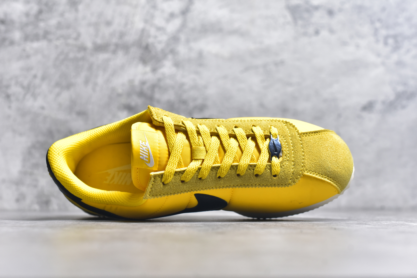图片[4]-#NK Classic Cortez Leather 阿甘复古初代皮革慢跑鞋 实体平台指令订单 全套原纸板楦头开发 原厂数据大底磨具 一比一鞋头弧度高度鞋身弧度 细节品控鞋型随意对比 正确烫金高频细节 公司级标准检验QC 区分市面一切版本 完美复刻阿甘复古鞋型 尺码：35.5 36 36.5 37.5 38 38.5 39 40 40.5 41 42 42.5 43 44 45-选品中心