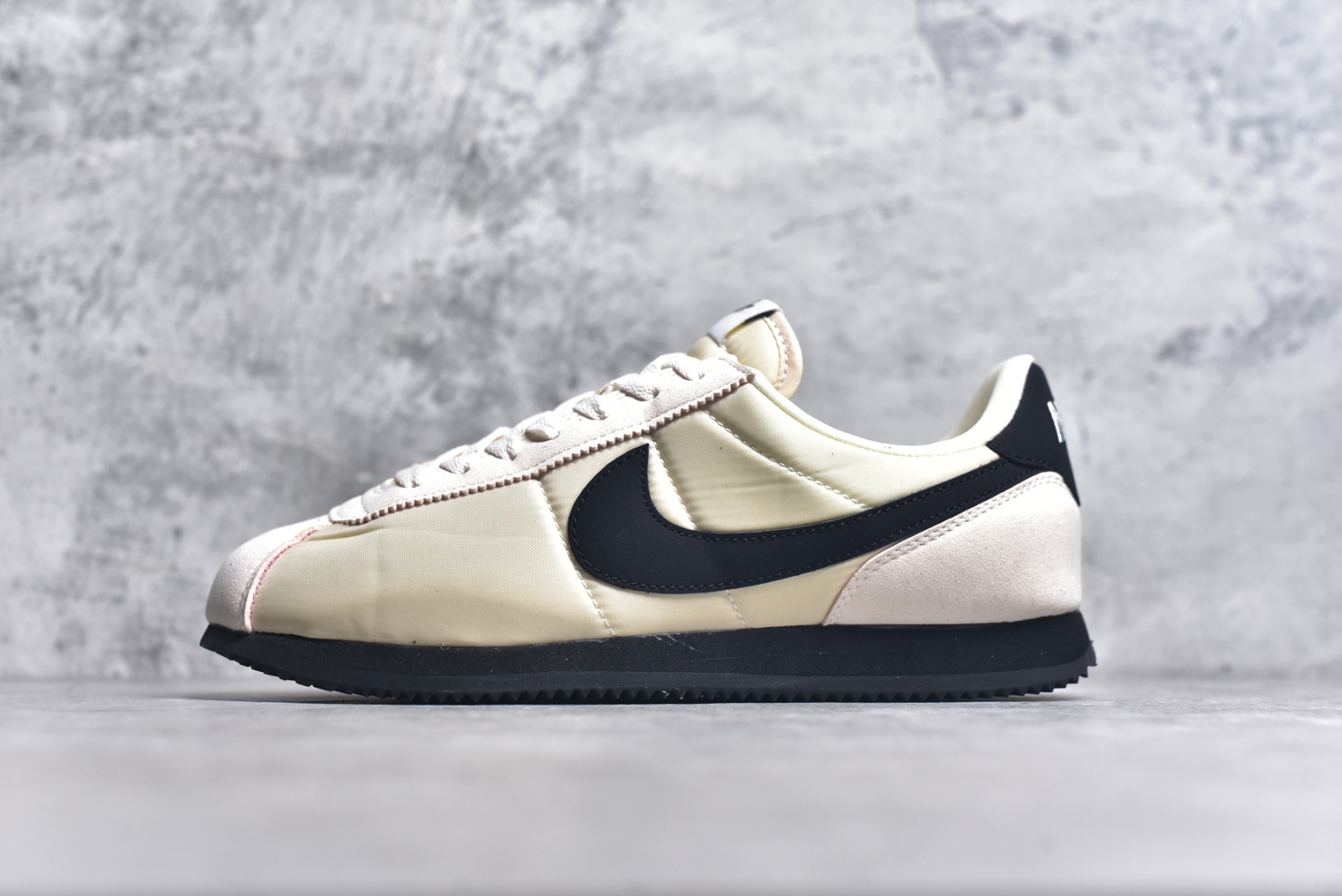 #NK Classic Cortez Leather 阿甘复古初代皮革慢跑鞋 实体平台指令订单 全套原纸板楦头开发 原厂数据大底磨具 一比一鞋头弧度高度鞋身弧度 细节品控鞋型随意对比 正确烫金高频细节 公司级标准检验QC 区分市面一切版本 完美复刻阿甘复古鞋型 尺码：35.5 36 36.5 37.5 38 38.5 39 40 40.5 41 42 42.5 43 44 45-选品中心