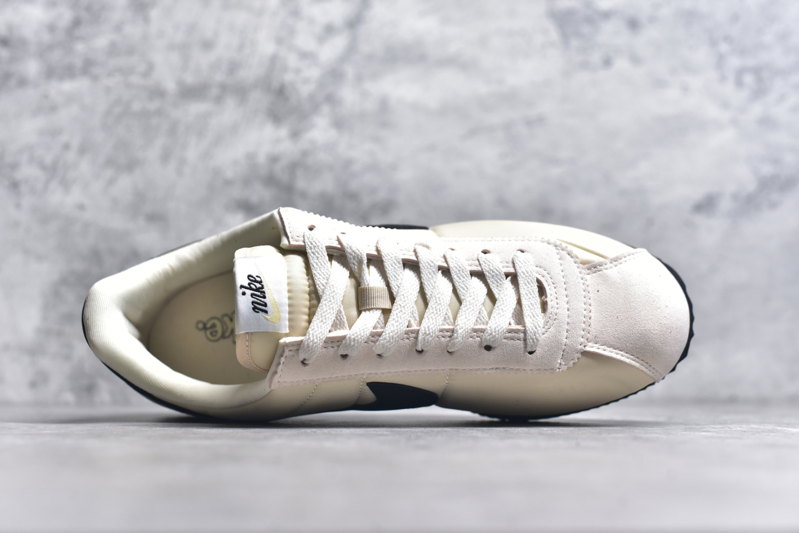 图片[4]-#NK Classic Cortez Leather 阿甘复古初代皮革慢跑鞋 实体平台指令订单 全套原纸板楦头开发 原厂数据大底磨具 一比一鞋头弧度高度鞋身弧度 细节品控鞋型随意对比 正确烫金高频细节 公司级标准检验QC 区分市面一切版本 完美复刻阿甘复古鞋型 尺码：35.5 36 36.5 37.5 38 38.5 39 40 40.5 41 42 42.5 43 44 45-选品中心