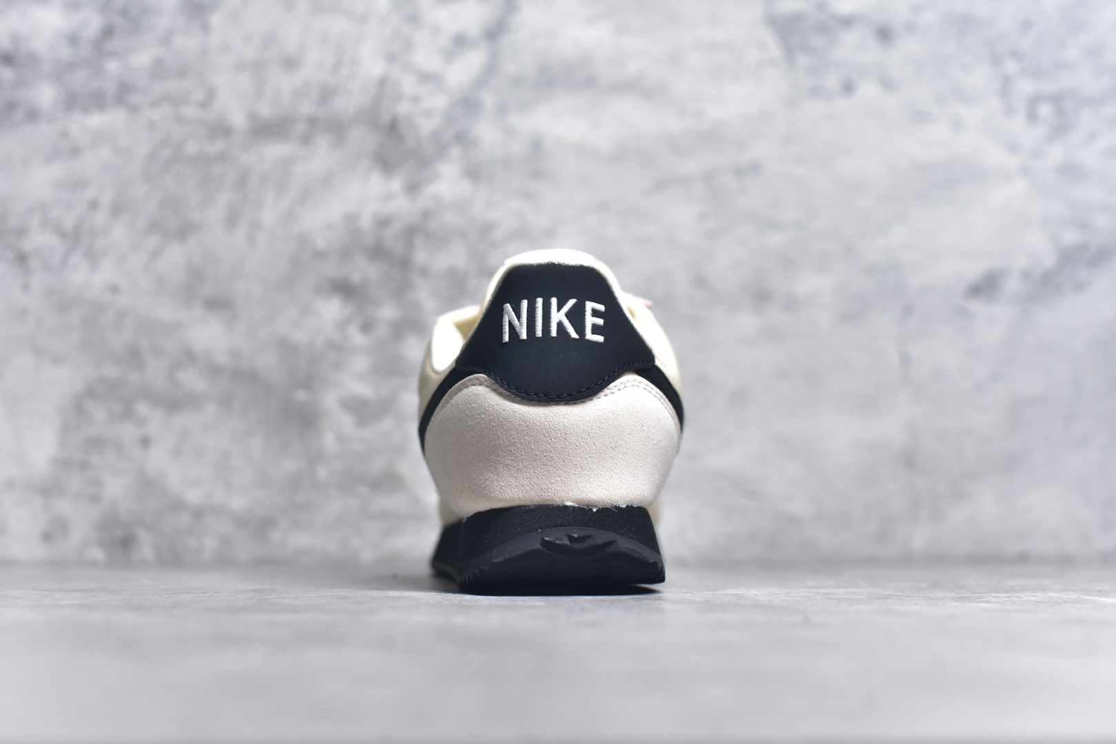 图片[5]-#NK Classic Cortez Leather 阿甘复古初代皮革慢跑鞋 实体平台指令订单 全套原纸板楦头开发 原厂数据大底磨具 一比一鞋头弧度高度鞋身弧度 细节品控鞋型随意对比 正确烫金高频细节 公司级标准检验QC 区分市面一切版本 完美复刻阿甘复古鞋型 尺码：35.5 36 36.5 37.5 38 38.5 39 40 40.5 41 42 42.5 43 44 45-选品中心