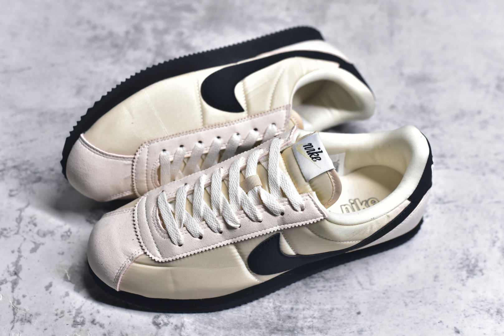 图片[7]-#NK Classic Cortez Leather 阿甘复古初代皮革慢跑鞋 实体平台指令订单 全套原纸板楦头开发 原厂数据大底磨具 一比一鞋头弧度高度鞋身弧度 细节品控鞋型随意对比 正确烫金高频细节 公司级标准检验QC 区分市面一切版本 完美复刻阿甘复古鞋型 尺码：35.5 36 36.5 37.5 38 38.5 39 40 40.5 41 42 42.5 43 44 45-选品中心