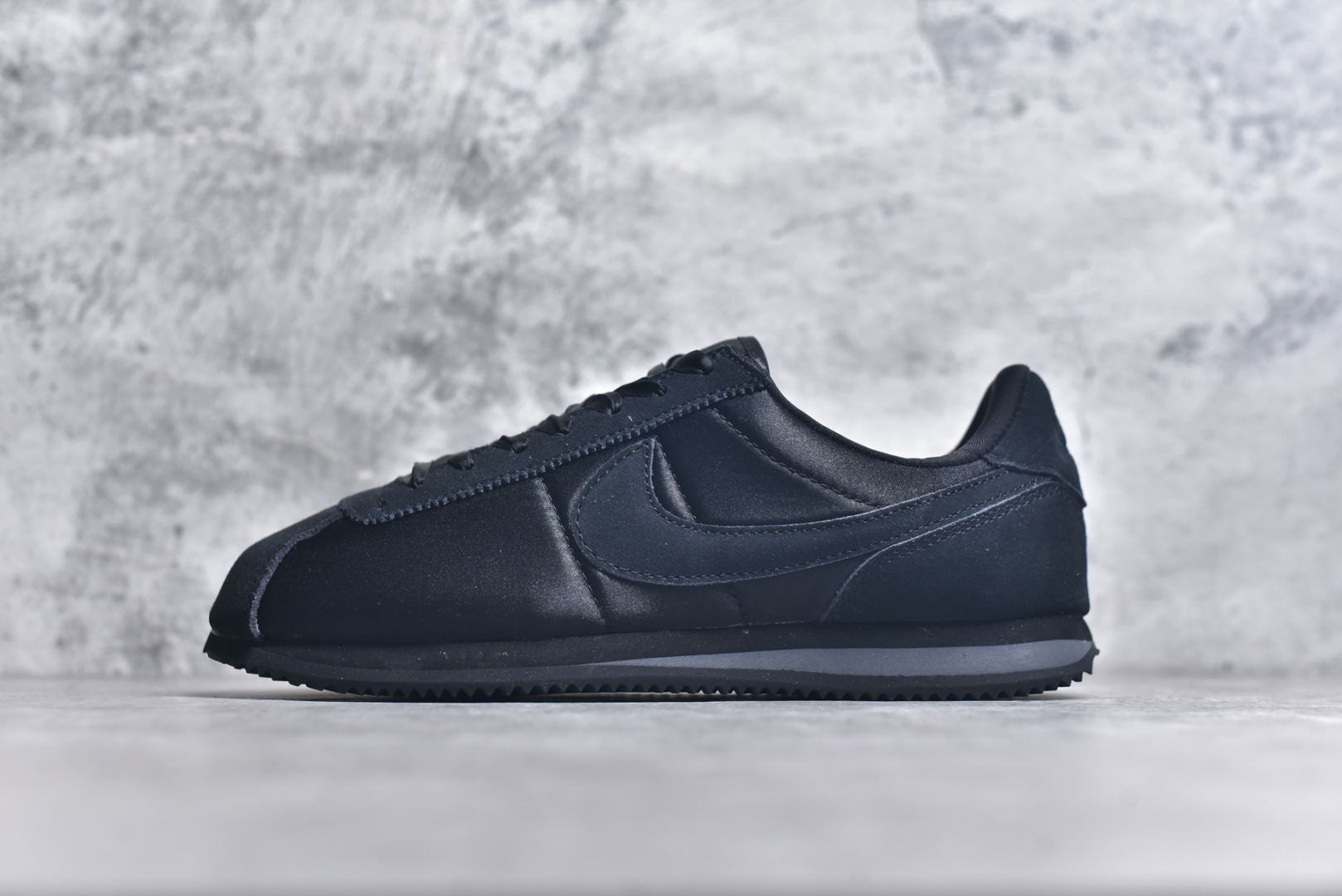 #NK Classic Cortez Leather 阿甘复古初代皮革慢跑鞋 实体平台指令订单 全套原纸板楦头开发 原厂数据大底磨具 一比一鞋头弧度高度鞋身弧度 细节品控鞋型随意对比 正确烫金高频细节 公司级标准检验QC 区分市面一切版本 完美复刻阿甘复古鞋型 尺码：35.5 36 36.5 37.5 38 38.5 39 40 40.5 41 42 42.5 43 44 45-选品中心