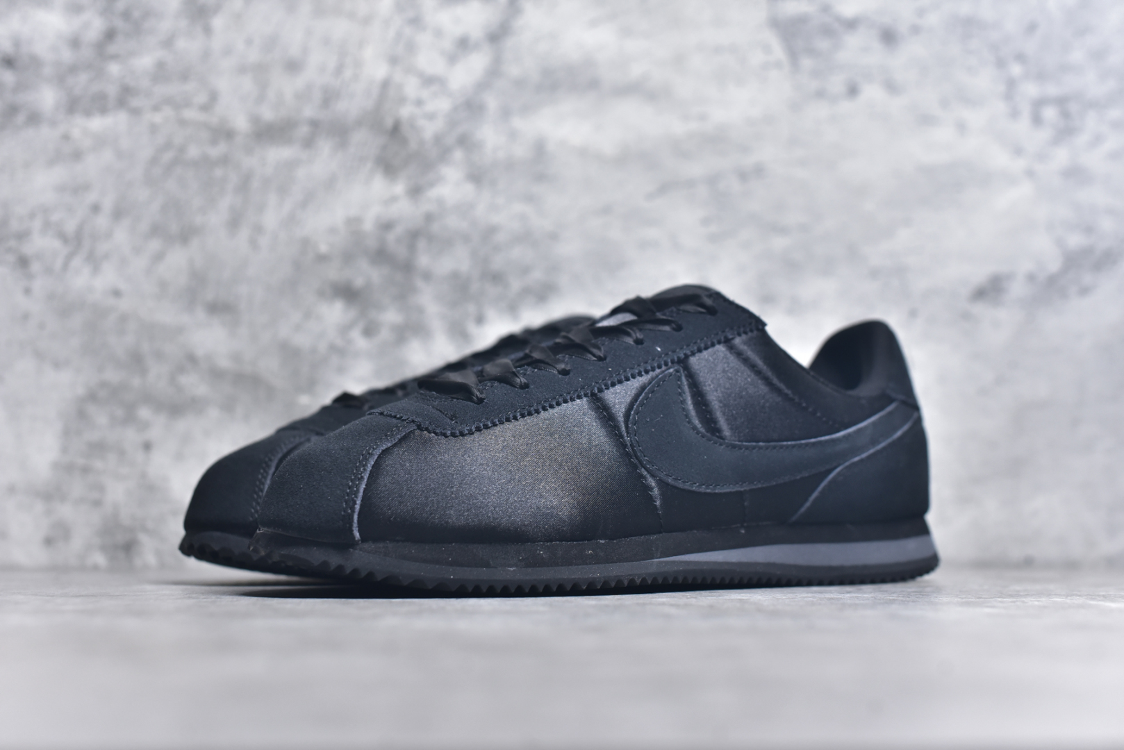 图片[2]-#NK Classic Cortez Leather 阿甘复古初代皮革慢跑鞋 实体平台指令订单 全套原纸板楦头开发 原厂数据大底磨具 一比一鞋头弧度高度鞋身弧度 细节品控鞋型随意对比 正确烫金高频细节 公司级标准检验QC 区分市面一切版本 完美复刻阿甘复古鞋型 尺码：35.5 36 36.5 37.5 38 38.5 39 40 40.5 41 42 42.5 43 44 45-选品中心