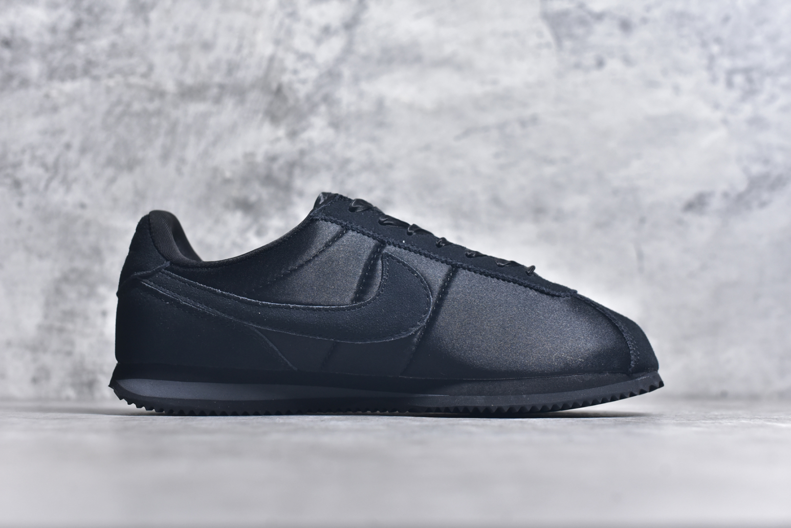 图片[3]-#NK Classic Cortez Leather 阿甘复古初代皮革慢跑鞋 实体平台指令订单 全套原纸板楦头开发 原厂数据大底磨具 一比一鞋头弧度高度鞋身弧度 细节品控鞋型随意对比 正确烫金高频细节 公司级标准检验QC 区分市面一切版本 完美复刻阿甘复古鞋型 尺码：35.5 36 36.5 37.5 38 38.5 39 40 40.5 41 42 42.5 43 44 45-选品中心