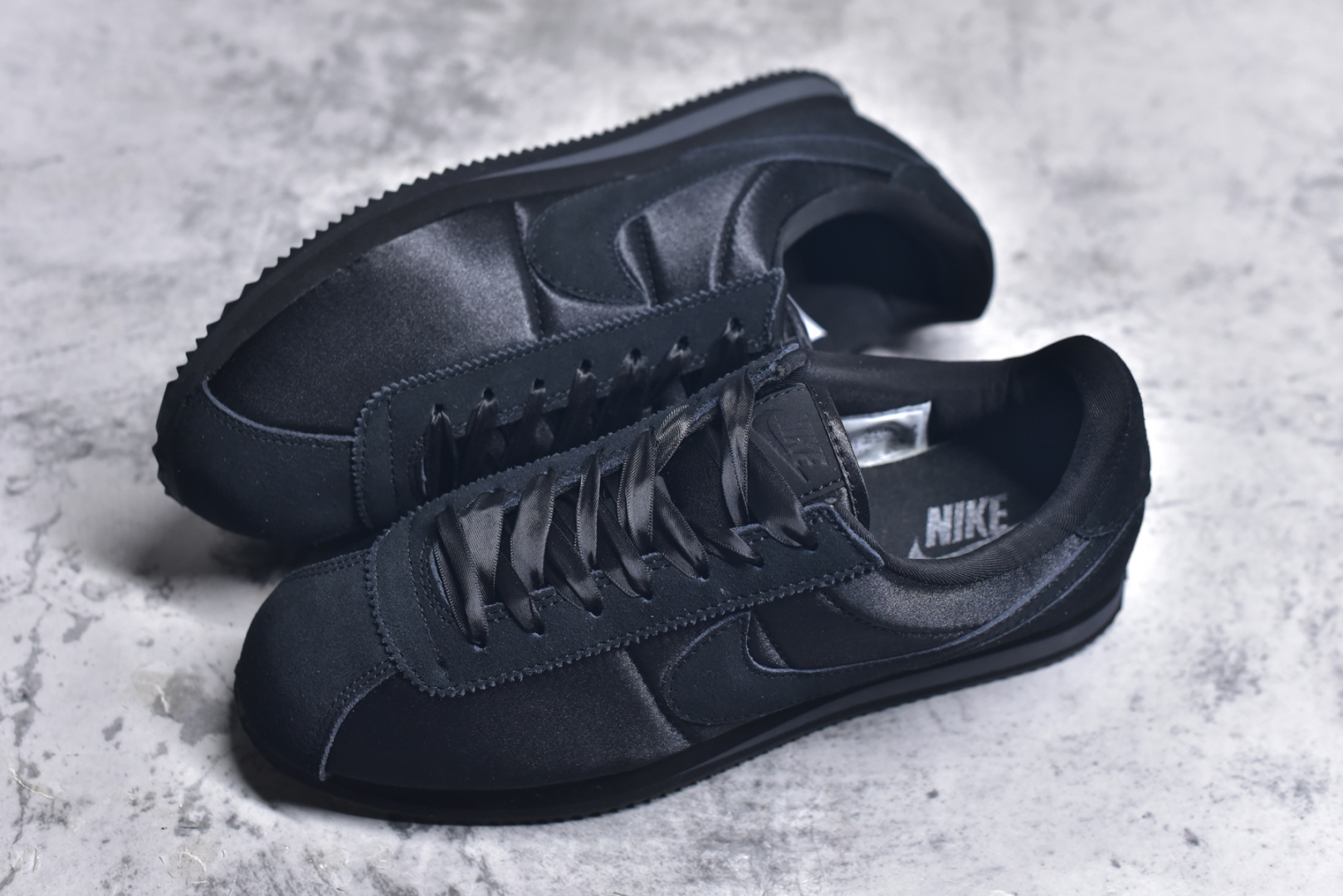 图片[7]-#NK Classic Cortez Leather 阿甘复古初代皮革慢跑鞋 实体平台指令订单 全套原纸板楦头开发 原厂数据大底磨具 一比一鞋头弧度高度鞋身弧度 细节品控鞋型随意对比 正确烫金高频细节 公司级标准检验QC 区分市面一切版本 完美复刻阿甘复古鞋型 尺码：35.5 36 36.5 37.5 38 38.5 39 40 40.5 41 42 42.5 43 44 45-选品中心