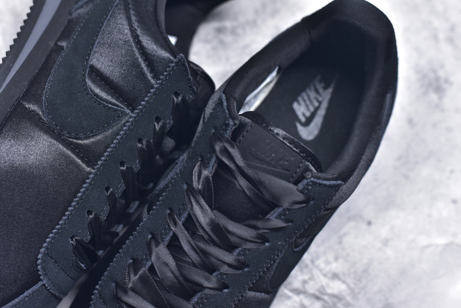 图片[9]-#NK Classic Cortez Leather 阿甘复古初代皮革慢跑鞋 实体平台指令订单 全套原纸板楦头开发 原厂数据大底磨具 一比一鞋头弧度高度鞋身弧度 细节品控鞋型随意对比 正确烫金高频细节 公司级标准检验QC 区分市面一切版本 完美复刻阿甘复古鞋型 尺码：35.5 36 36.5 37.5 38 38.5 39 40 40.5 41 42 42.5 43 44 45-选品中心