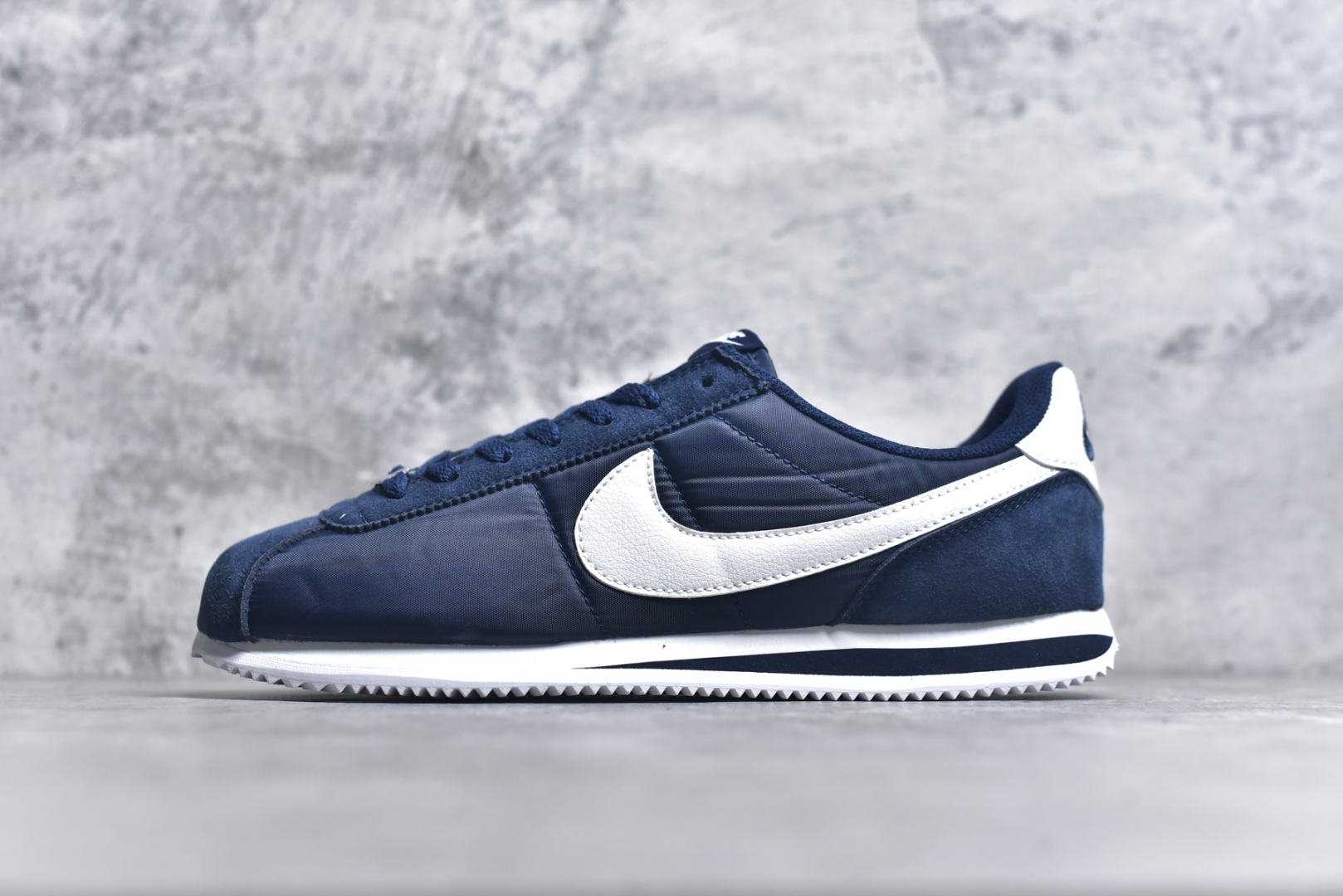#NK Classic Cortez Leather 阿甘复古初代皮革慢跑鞋 实体平台指令订单 全套原纸板楦头开发 原厂数据大底磨具 一比一鞋头弧度高度鞋身弧度 细节品控鞋型随意对比 正确烫金高频细节 公司级标准检验QC 区分市面一切版本 完美复刻阿甘复古鞋型 尺码：35.5 36 36.5 37.5 38 38.5 39 40 40.5 41 42 42.5 43 44 45-选品中心