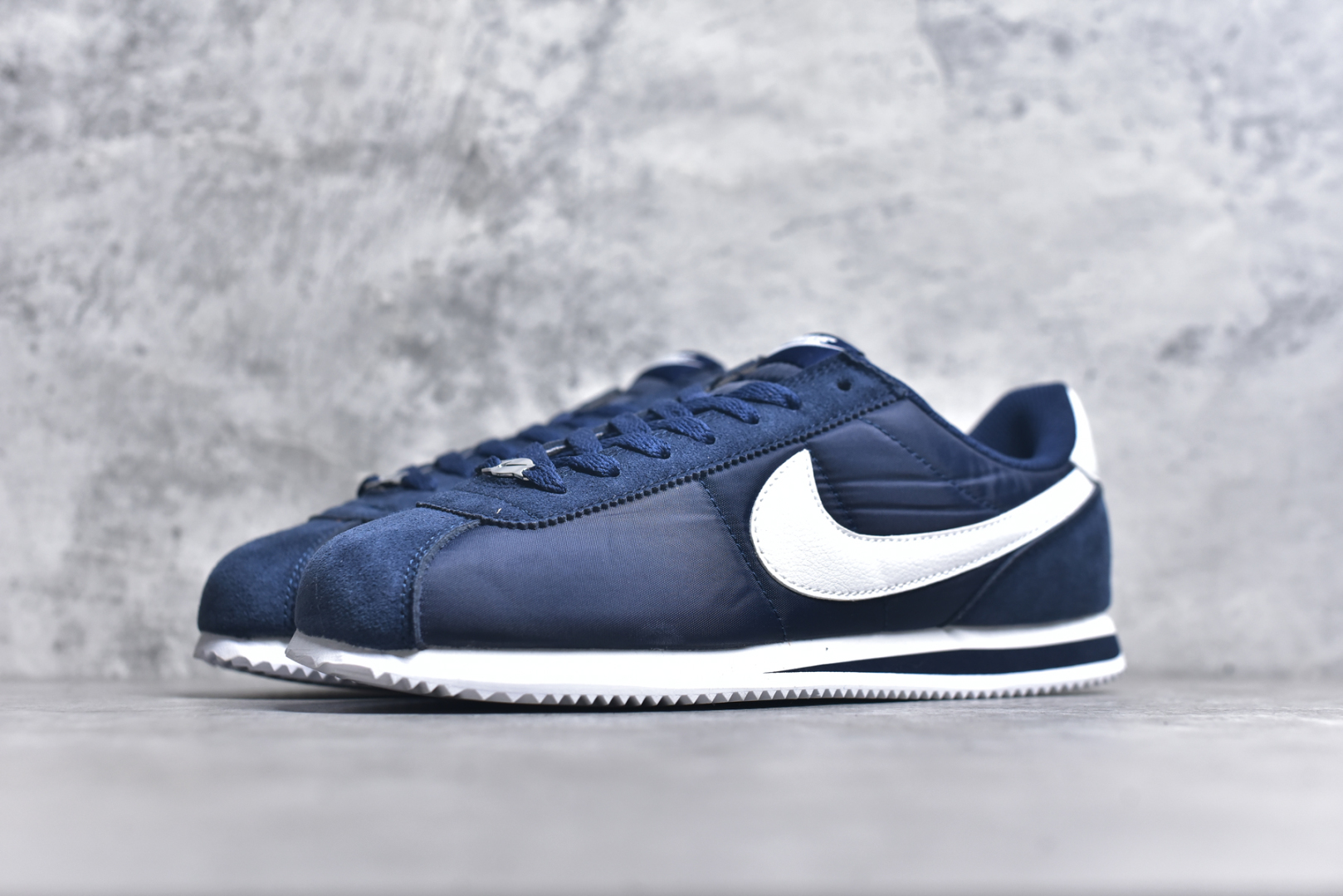 图片[2]-#NK Classic Cortez Leather 阿甘复古初代皮革慢跑鞋 实体平台指令订单 全套原纸板楦头开发 原厂数据大底磨具 一比一鞋头弧度高度鞋身弧度 细节品控鞋型随意对比 正确烫金高频细节 公司级标准检验QC 区分市面一切版本 完美复刻阿甘复古鞋型 尺码：35.5 36 36.5 37.5 38 38.5 39 40 40.5 41 42 42.5 43 44 45-选品中心
