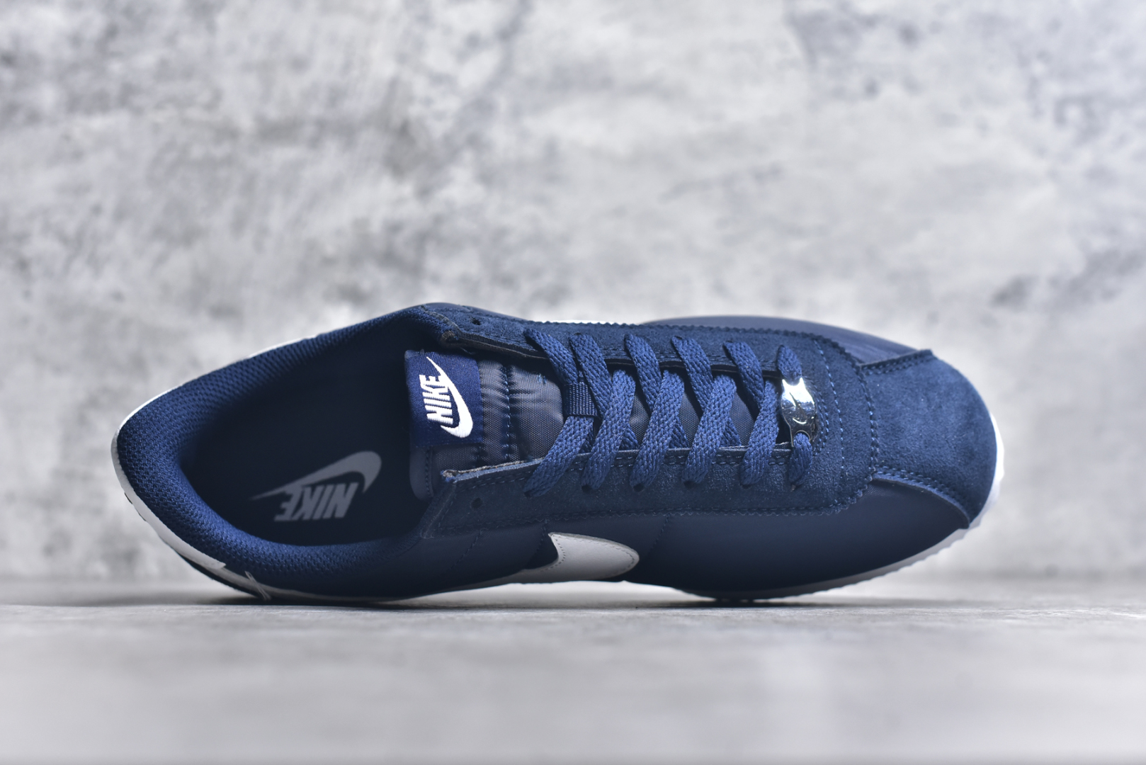 图片[4]-#NK Classic Cortez Leather 阿甘复古初代皮革慢跑鞋 实体平台指令订单 全套原纸板楦头开发 原厂数据大底磨具 一比一鞋头弧度高度鞋身弧度 细节品控鞋型随意对比 正确烫金高频细节 公司级标准检验QC 区分市面一切版本 完美复刻阿甘复古鞋型 尺码：35.5 36 36.5 37.5 38 38.5 39 40 40.5 41 42 42.5 43 44 45-选品中心