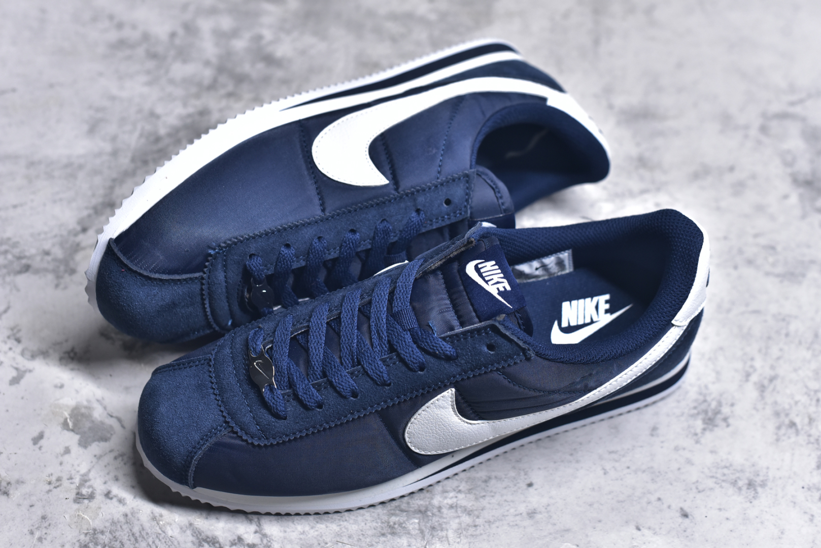 图片[7]-#NK Classic Cortez Leather 阿甘复古初代皮革慢跑鞋 实体平台指令订单 全套原纸板楦头开发 原厂数据大底磨具 一比一鞋头弧度高度鞋身弧度 细节品控鞋型随意对比 正确烫金高频细节 公司级标准检验QC 区分市面一切版本 完美复刻阿甘复古鞋型 尺码：35.5 36 36.5 37.5 38 38.5 39 40 40.5 41 42 42.5 43 44 45-选品中心