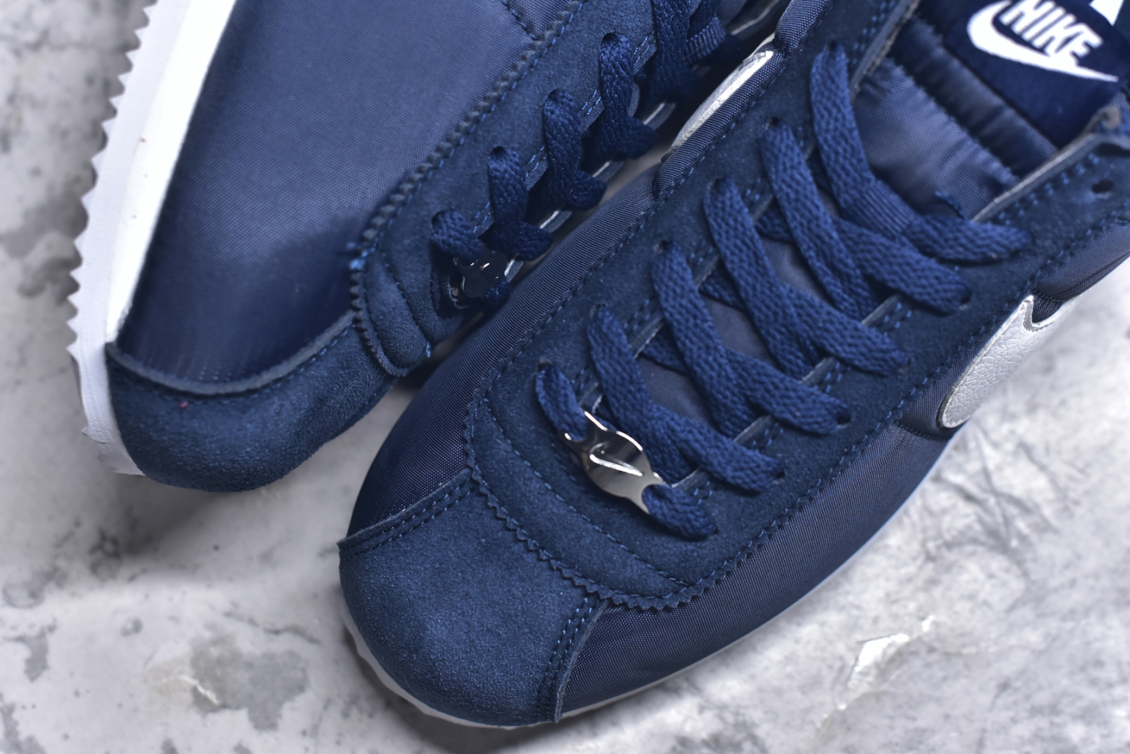 图片[8]-#NK Classic Cortez Leather 阿甘复古初代皮革慢跑鞋 实体平台指令订单 全套原纸板楦头开发 原厂数据大底磨具 一比一鞋头弧度高度鞋身弧度 细节品控鞋型随意对比 正确烫金高频细节 公司级标准检验QC 区分市面一切版本 完美复刻阿甘复古鞋型 尺码：35.5 36 36.5 37.5 38 38.5 39 40 40.5 41 42 42.5 43 44 45-选品中心