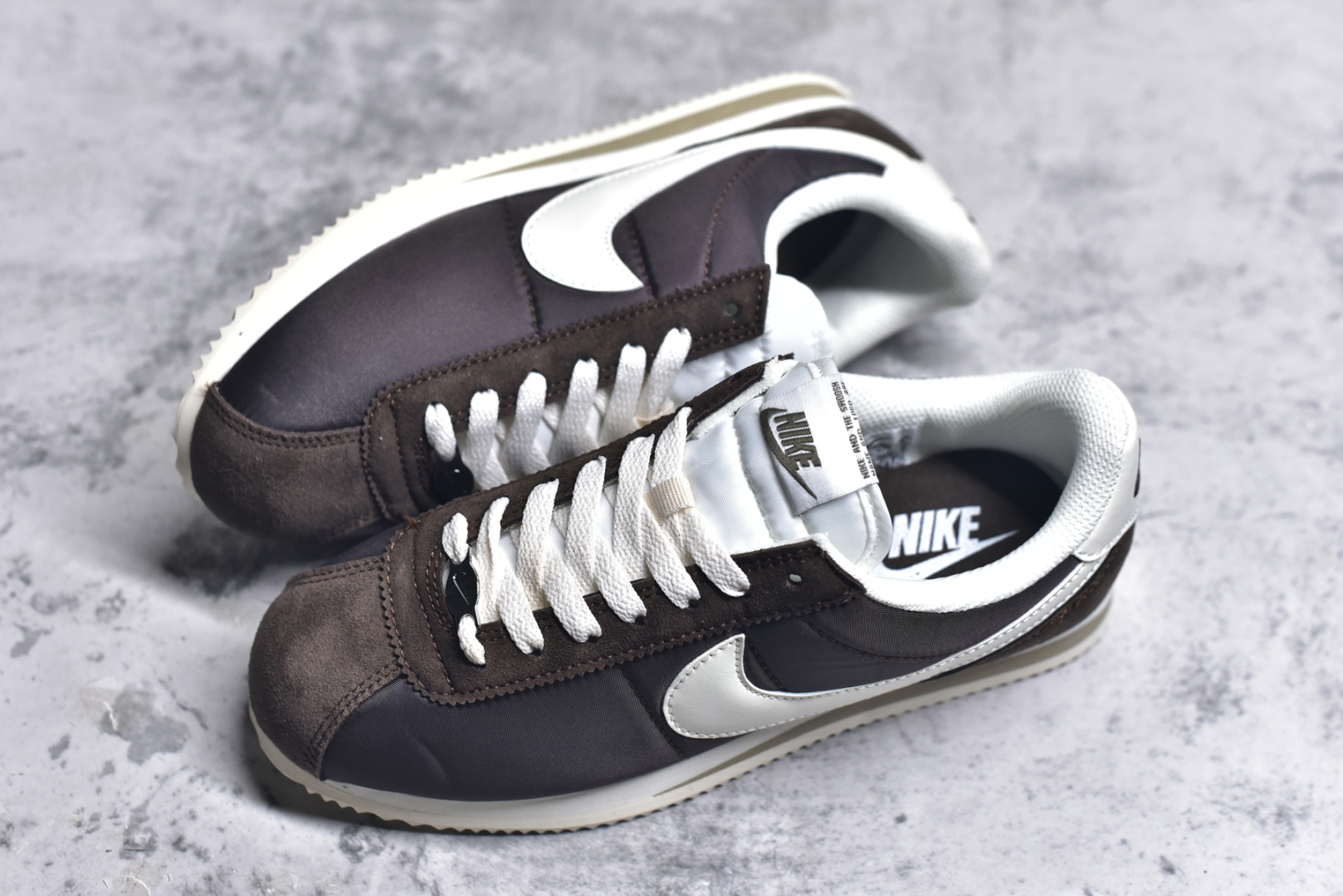 图片[7]-#NK Classic Cortez Leather 阿甘复古初代皮革慢跑鞋 实体平台指令订单 全套原纸板楦头开发 原厂数据大底磨具 一比一鞋头弧度高度鞋身弧度 细节品控鞋型随意对比 正确烫金高频细节 公司级标准检验QC 区分市面一切版本 完美复刻阿甘复古鞋型 尺码：35.5 36 36.5 37.5 38 38.5 39 40 40.5 41 42 42.5 43 44 45-选品中心
