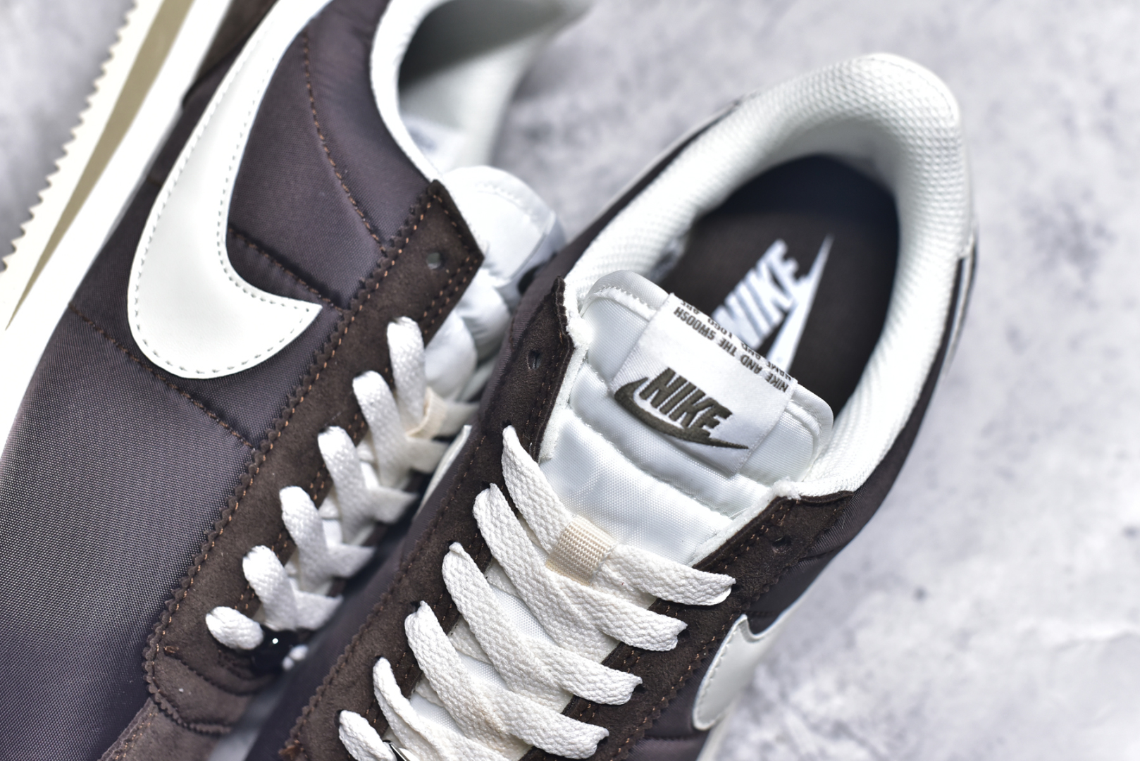图片[9]-#NK Classic Cortez Leather 阿甘复古初代皮革慢跑鞋 实体平台指令订单 全套原纸板楦头开发 原厂数据大底磨具 一比一鞋头弧度高度鞋身弧度 细节品控鞋型随意对比 正确烫金高频细节 公司级标准检验QC 区分市面一切版本 完美复刻阿甘复古鞋型 尺码：35.5 36 36.5 37.5 38 38.5 39 40 40.5 41 42 42.5 43 44 45-选品中心