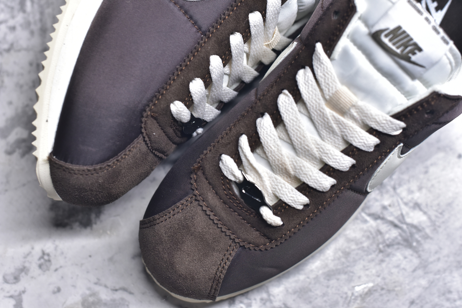 图片[8]-#NK Classic Cortez Leather 阿甘复古初代皮革慢跑鞋 实体平台指令订单 全套原纸板楦头开发 原厂数据大底磨具 一比一鞋头弧度高度鞋身弧度 细节品控鞋型随意对比 正确烫金高频细节 公司级标准检验QC 区分市面一切版本 完美复刻阿甘复古鞋型 尺码：35.5 36 36.5 37.5 38 38.5 39 40 40.5 41 42 42.5 43 44 45-选品中心