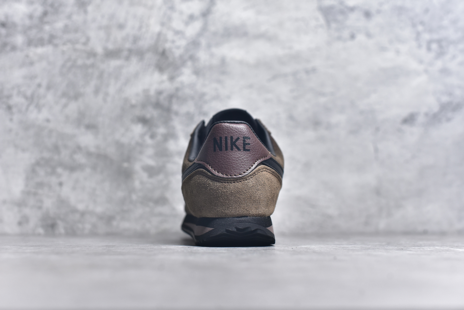 图片[5]-#NK Classic Cortez Leather 阿甘复古初代皮革慢跑鞋 实体平台指令订单 全套原纸板楦头开发 原厂数据大底磨具 一比一鞋头弧度高度鞋身弧度 细节品控鞋型随意对比 正确烫金高频细节 公司级标准检验QC 区分市面一切版本 完美复刻阿甘复古鞋型 尺码：35.5 36 36.5 37.5 38 38.5 39 40 40.5 41 42 42.5 43 44 45-选品中心
