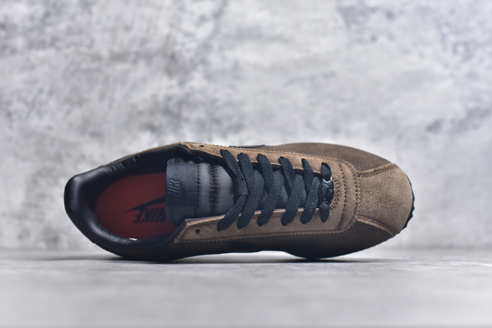 图片[4]-#NK Classic Cortez Leather 阿甘复古初代皮革慢跑鞋 实体平台指令订单 全套原纸板楦头开发 原厂数据大底磨具 一比一鞋头弧度高度鞋身弧度 细节品控鞋型随意对比 正确烫金高频细节 公司级标准检验QC 区分市面一切版本 完美复刻阿甘复古鞋型 尺码：35.5 36 36.5 37.5 38 38.5 39 40 40.5 41 42 42.5 43 44 45-选品中心