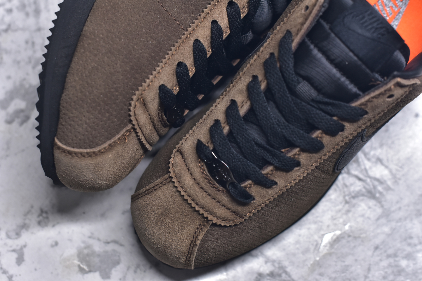 图片[8]-#NK Classic Cortez Leather 阿甘复古初代皮革慢跑鞋 实体平台指令订单 全套原纸板楦头开发 原厂数据大底磨具 一比一鞋头弧度高度鞋身弧度 细节品控鞋型随意对比 正确烫金高频细节 公司级标准检验QC 区分市面一切版本 完美复刻阿甘复古鞋型 尺码：35.5 36 36.5 37.5 38 38.5 39 40 40.5 41 42 42.5 43 44 45-选品中心