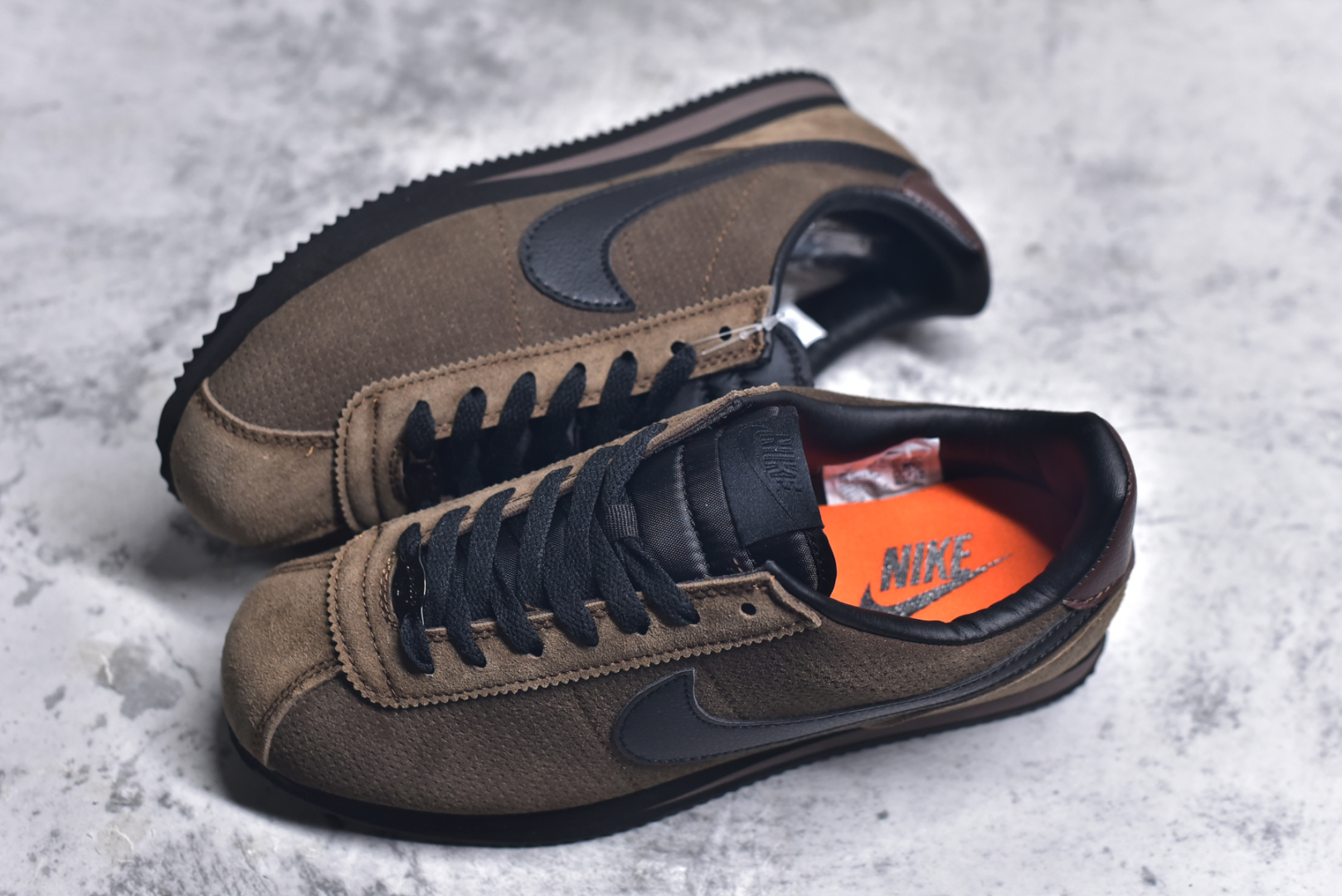 图片[7]-#NK Classic Cortez Leather 阿甘复古初代皮革慢跑鞋 实体平台指令订单 全套原纸板楦头开发 原厂数据大底磨具 一比一鞋头弧度高度鞋身弧度 细节品控鞋型随意对比 正确烫金高频细节 公司级标准检验QC 区分市面一切版本 完美复刻阿甘复古鞋型 尺码：35.5 36 36.5 37.5 38 38.5 39 40 40.5 41 42 42.5 43 44 45-选品中心