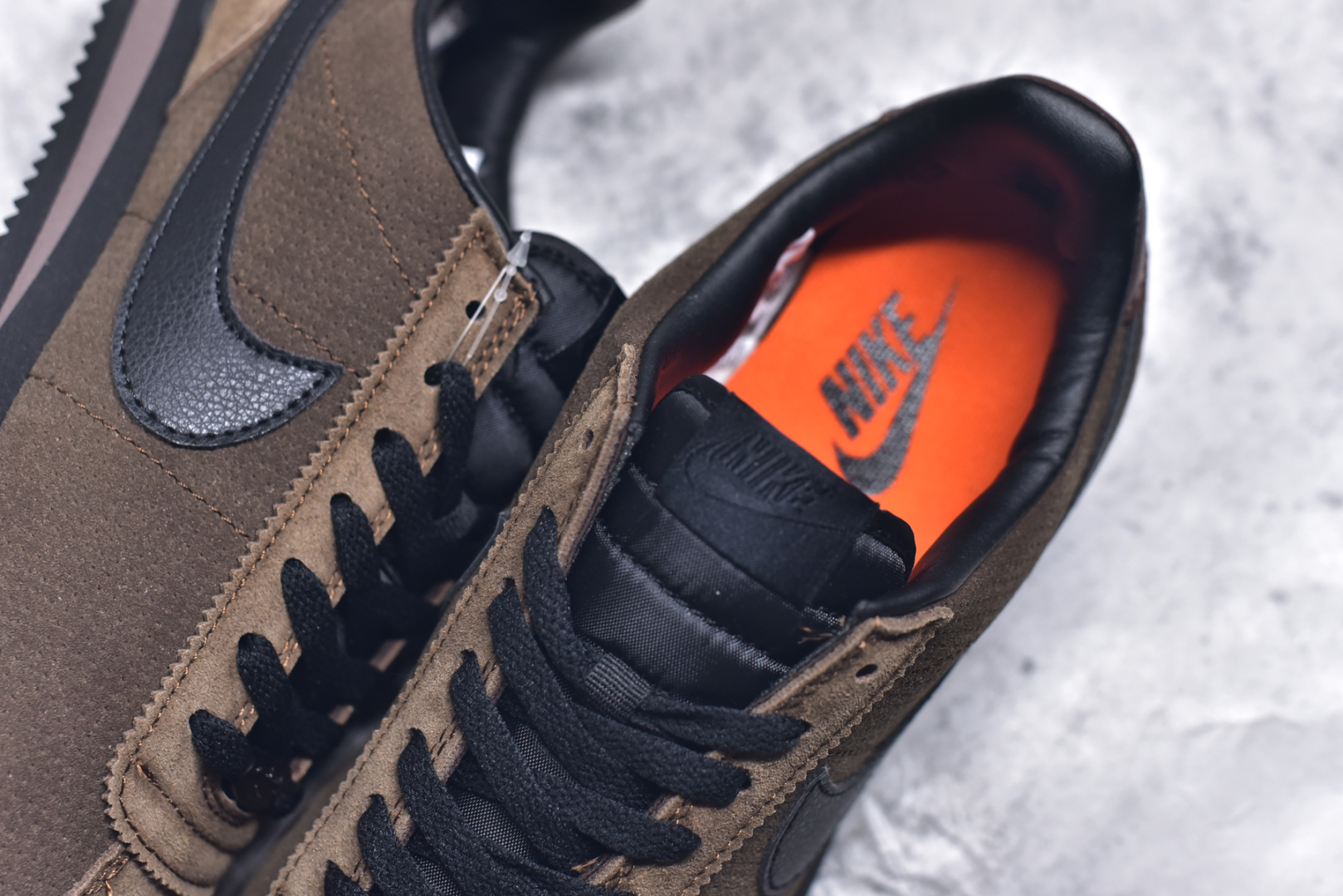 图片[9]-#NK Classic Cortez Leather 阿甘复古初代皮革慢跑鞋 实体平台指令订单 全套原纸板楦头开发 原厂数据大底磨具 一比一鞋头弧度高度鞋身弧度 细节品控鞋型随意对比 正确烫金高频细节 公司级标准检验QC 区分市面一切版本 完美复刻阿甘复古鞋型 尺码：35.5 36 36.5 37.5 38 38.5 39 40 40.5 41 42 42.5 43 44 45-选品中心