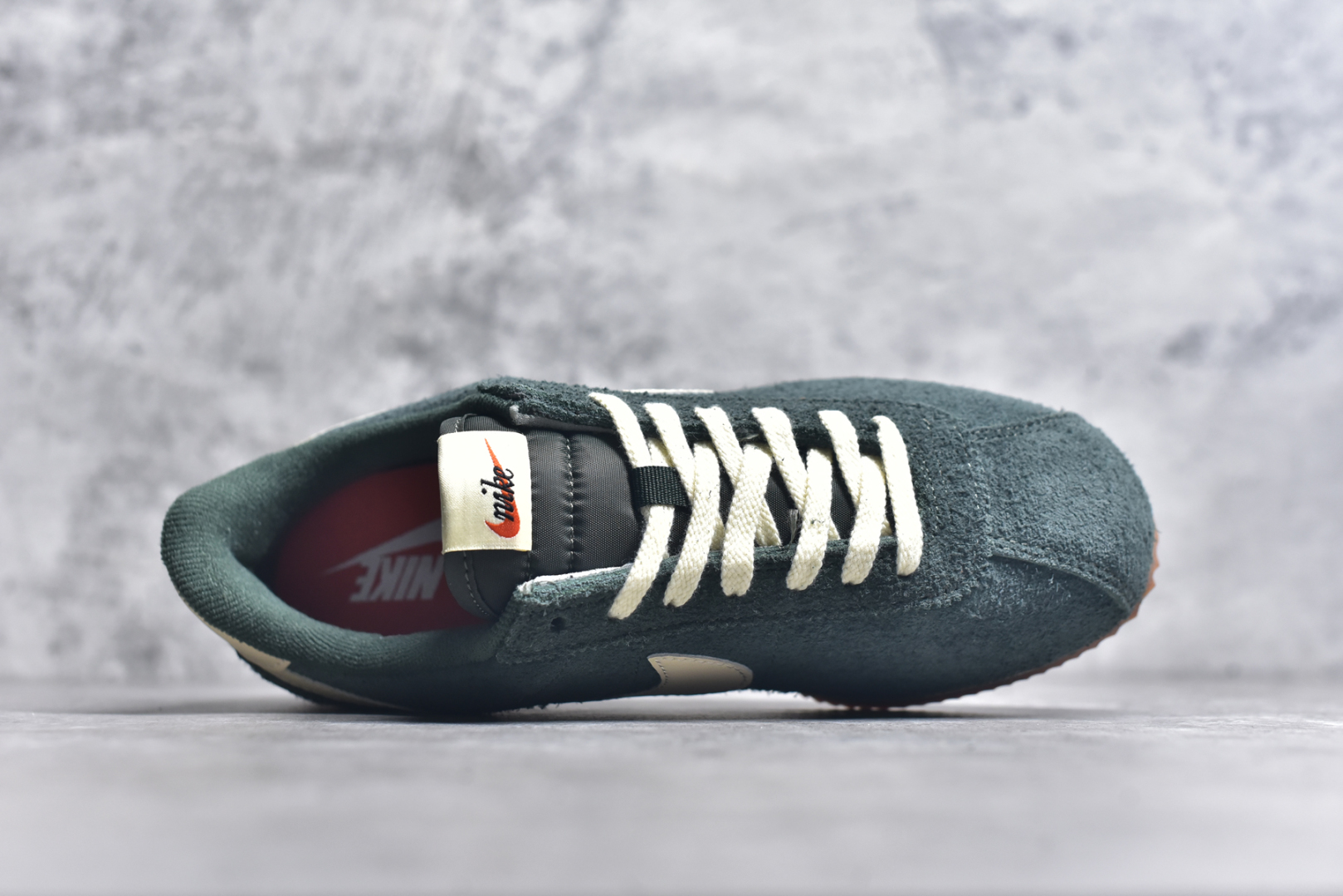 图片[4]-#NK Classic Cortez Leather 阿甘复古初代皮革慢跑鞋 实体平台指令订单 全套原纸板楦头开发 原厂数据大底磨具 一比一鞋头弧度高度鞋身弧度 细节品控鞋型随意对比 正确烫金高频细节 公司级标准检验QC 区分市面一切版本 完美复刻阿甘复古鞋型 尺码：35.5 36 36.5 37.5 38 38.5 39 40 40.5 41 42 42.5 43 44 45-选品中心