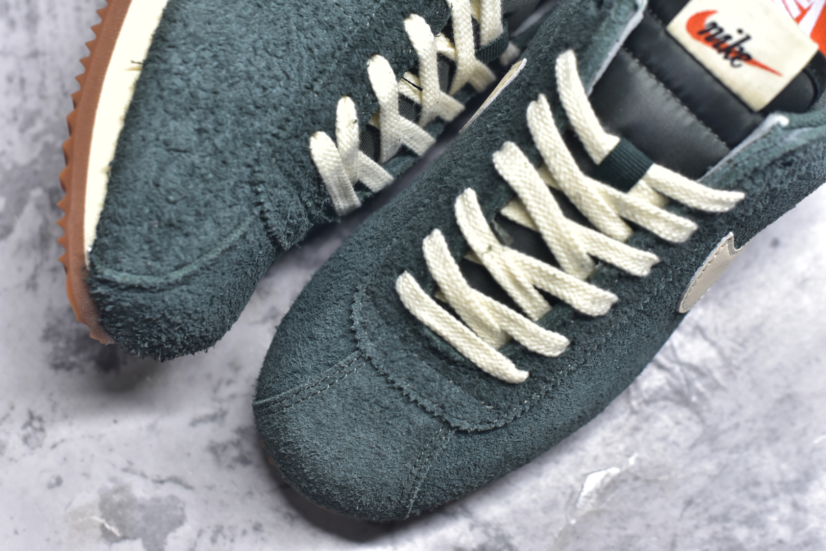 图片[8]-#NK Classic Cortez Leather 阿甘复古初代皮革慢跑鞋 实体平台指令订单 全套原纸板楦头开发 原厂数据大底磨具 一比一鞋头弧度高度鞋身弧度 细节品控鞋型随意对比 正确烫金高频细节 公司级标准检验QC 区分市面一切版本 完美复刻阿甘复古鞋型 尺码：35.5 36 36.5 37.5 38 38.5 39 40 40.5 41 42 42.5 43 44 45-选品中心