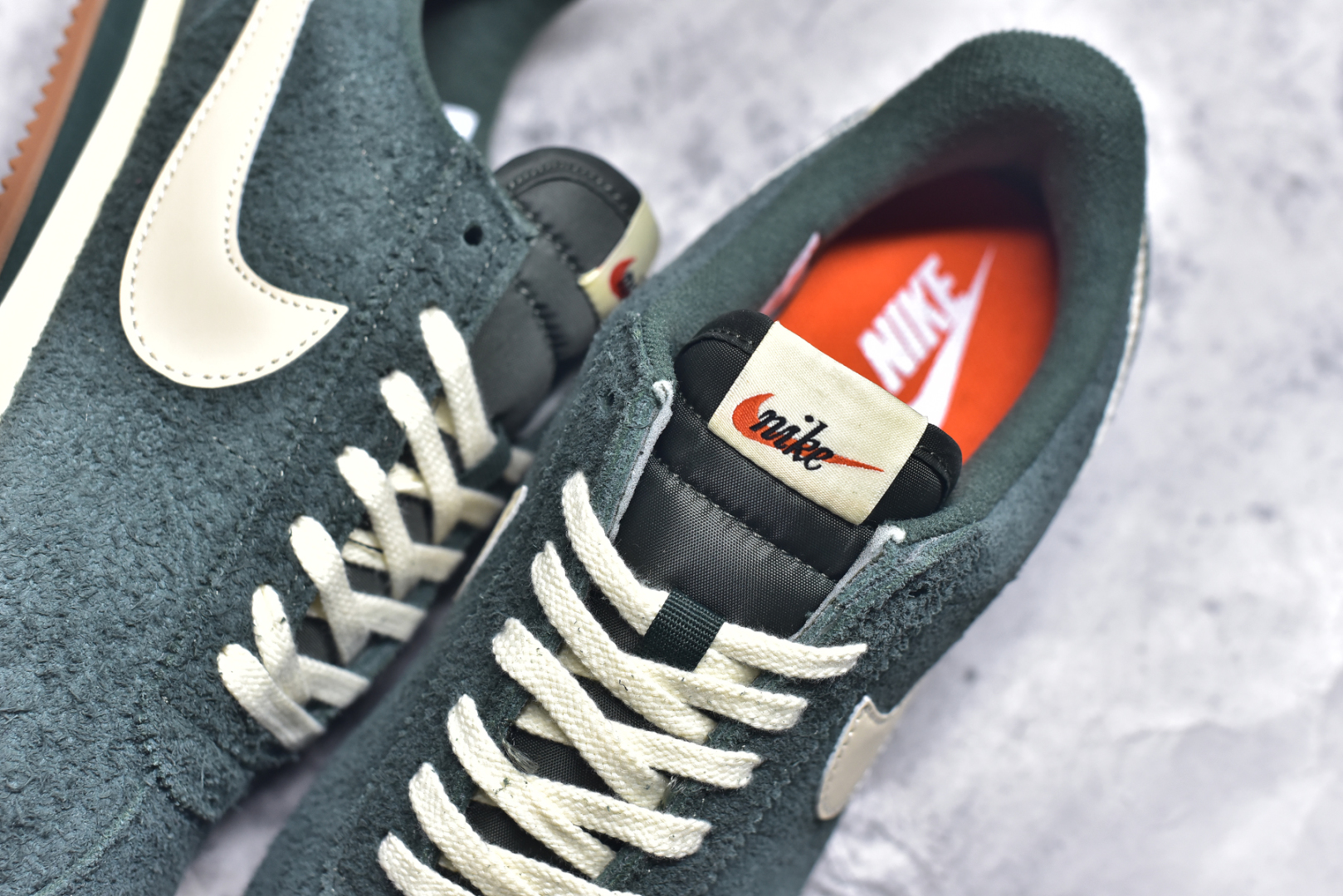 图片[9]-#NK Classic Cortez Leather 阿甘复古初代皮革慢跑鞋 实体平台指令订单 全套原纸板楦头开发 原厂数据大底磨具 一比一鞋头弧度高度鞋身弧度 细节品控鞋型随意对比 正确烫金高频细节 公司级标准检验QC 区分市面一切版本 完美复刻阿甘复古鞋型 尺码：35.5 36 36.5 37.5 38 38.5 39 40 40.5 41 42 42.5 43 44 45-选品中心