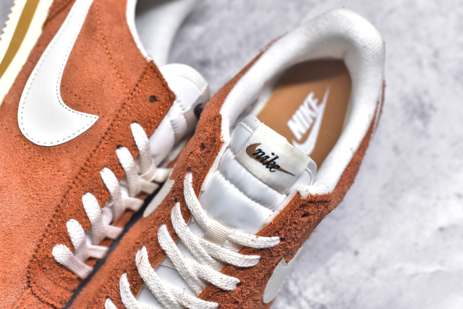 图片[9]-#NK Classic Cortez Leather 阿甘复古初代皮革慢跑鞋 实体平台指令订单 全套原纸板楦头开发 原厂数据大底磨具 一比一鞋头弧度高度鞋身弧度 细节品控鞋型随意对比 正确烫金高频细节 公司级标准检验QC 区分市面一切版本 完美复刻阿甘复古鞋型 尺码：35.5 36 36.5 37.5 38 38.5 39 40 40.5 41 42 42.5 43 44 45-选品中心