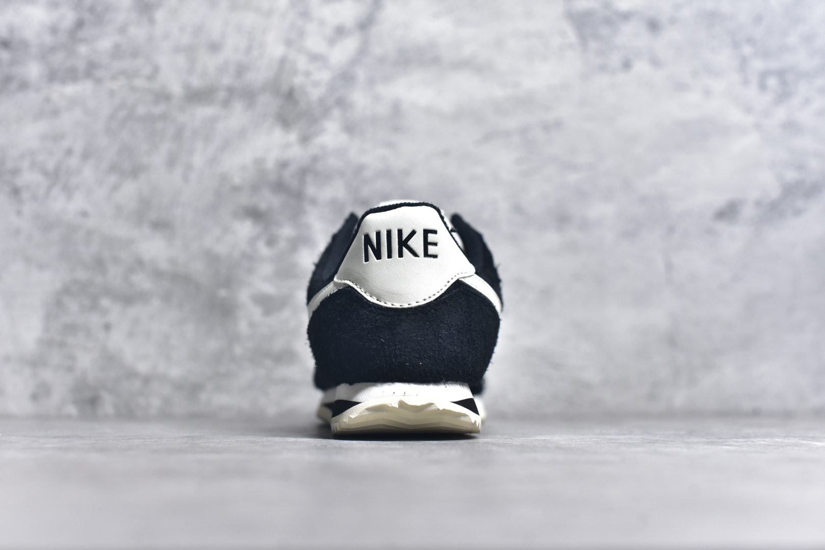 图片[5]-#NK Classic Cortez Leather 阿甘复古初代皮革慢跑鞋 实体平台指令订单 全套原纸板楦头开发 原厂数据大底磨具 一比一鞋头弧度高度鞋身弧度 细节品控鞋型随意对比 正确烫金高频细节 公司级标准检验QC 区分市面一切版本 完美复刻阿甘复古鞋型 尺码：35.5 36 36.5 37.5 38 38.5 39 40 40.5 41 42 42.5 43 44 45-选品中心