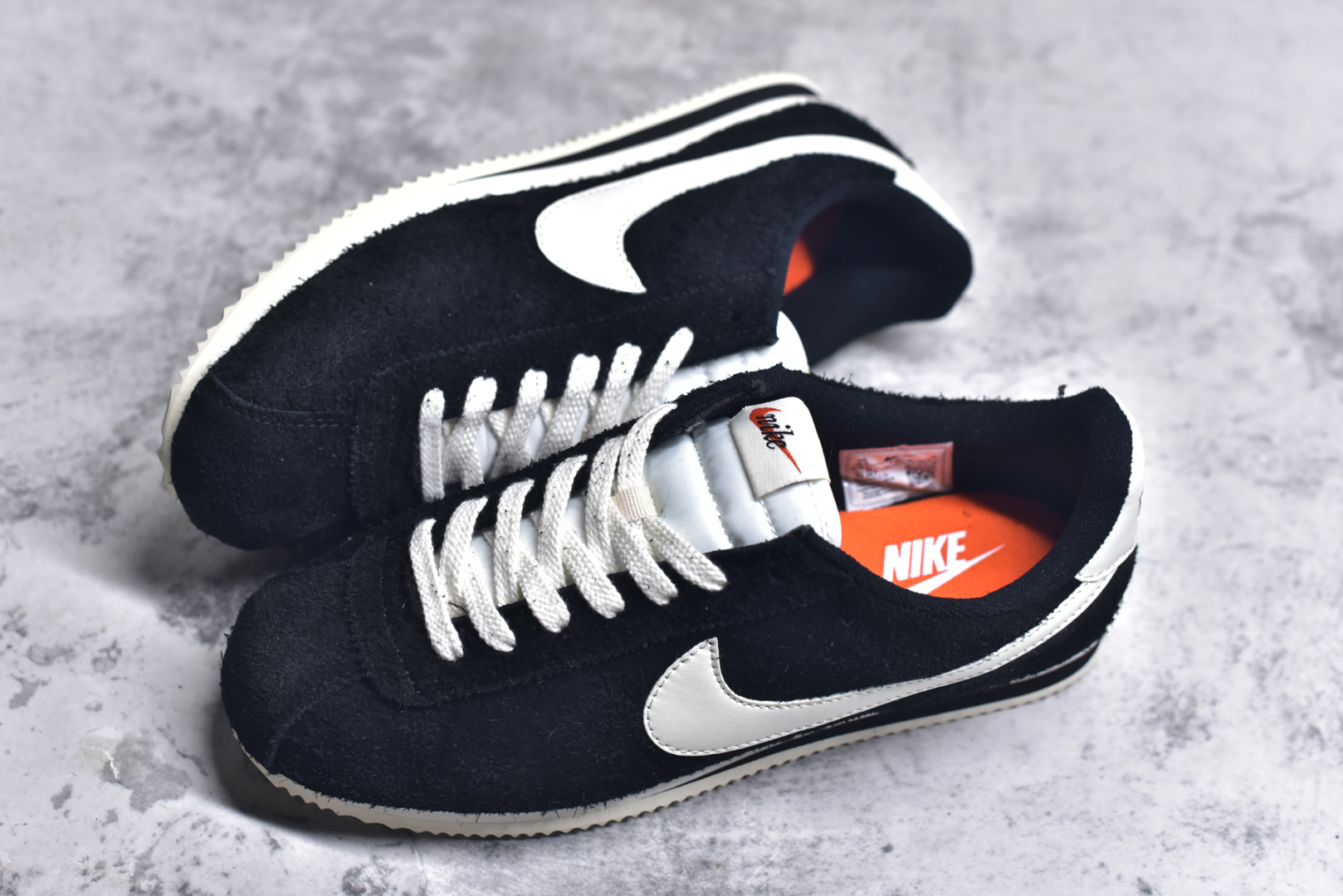 图片[7]-#NK Classic Cortez Leather 阿甘复古初代皮革慢跑鞋 实体平台指令订单 全套原纸板楦头开发 原厂数据大底磨具 一比一鞋头弧度高度鞋身弧度 细节品控鞋型随意对比 正确烫金高频细节 公司级标准检验QC 区分市面一切版本 完美复刻阿甘复古鞋型 尺码：35.5 36 36.5 37.5 38 38.5 39 40 40.5 41 42 42.5 43 44 45-选品中心