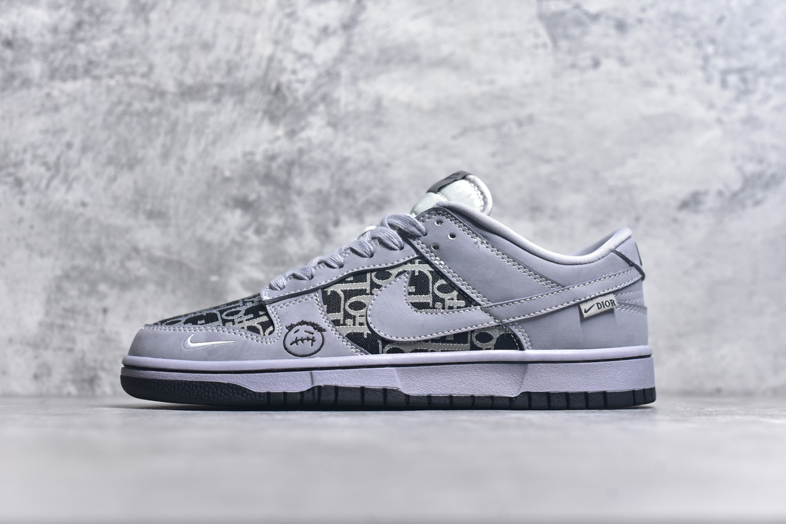 #NK Dunk Low 定制配色 KK1333-029 大厂出品 极力推荐 原装头层材料 独家版型蒸餾加工帶來的是更好的视觉和脚感体验大厂纯原品质出货 清洁度 电绣工艺 皮料切割干净无任何毛边 细节完美 尺码：36 36.5 37.5 38 38.5 39 40 40.5 41 42 42.5 43 44 44.5 45-选品中心