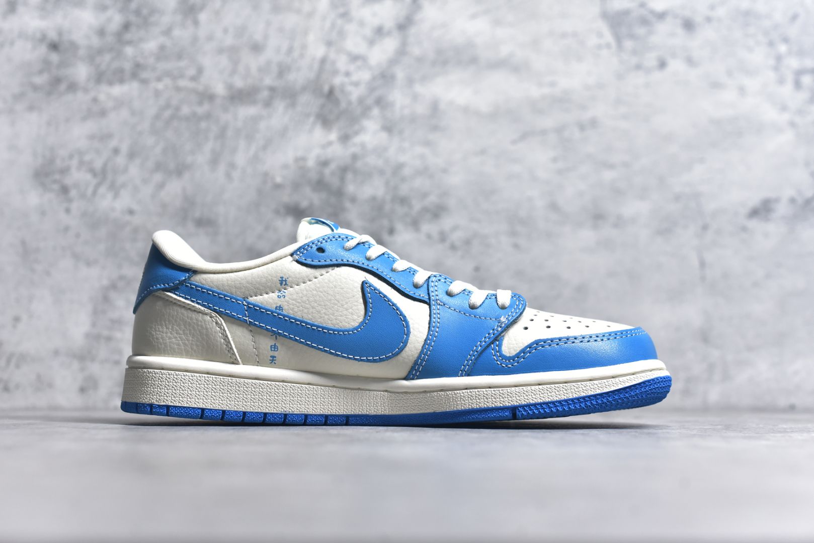 图片[3]-#Travis Scott x Fragment Design x Air Jordan 1 Low OG SP AJ1 乔1 哪吒联名 灵珠 低帮文化休闲板鞋 XS2025-066 #多方联名合作融合了Travis Scott 独特的音乐风格，藤原浩个性的设计风格以及Jordan品牌的经典元素 使其成为一双具有独特身份和价值的鞋子 清新而立体的外观加上联名标识更突出了其独特身份 这种配色方案显示出活力和时尚感 在视觉上引人注目 鞋身的质感和细腻的细节处理使其显得高端而格调十足 这款“倒钩”联名是设计与创意完美结合 融合多方的个性风格是一款备受瞩目的潮流鞋款 尺码：36 36.5 37.5 38 38.5 39 40 40.5 41 42 42.5 43 44 44.5 45 9.E5-选品中心