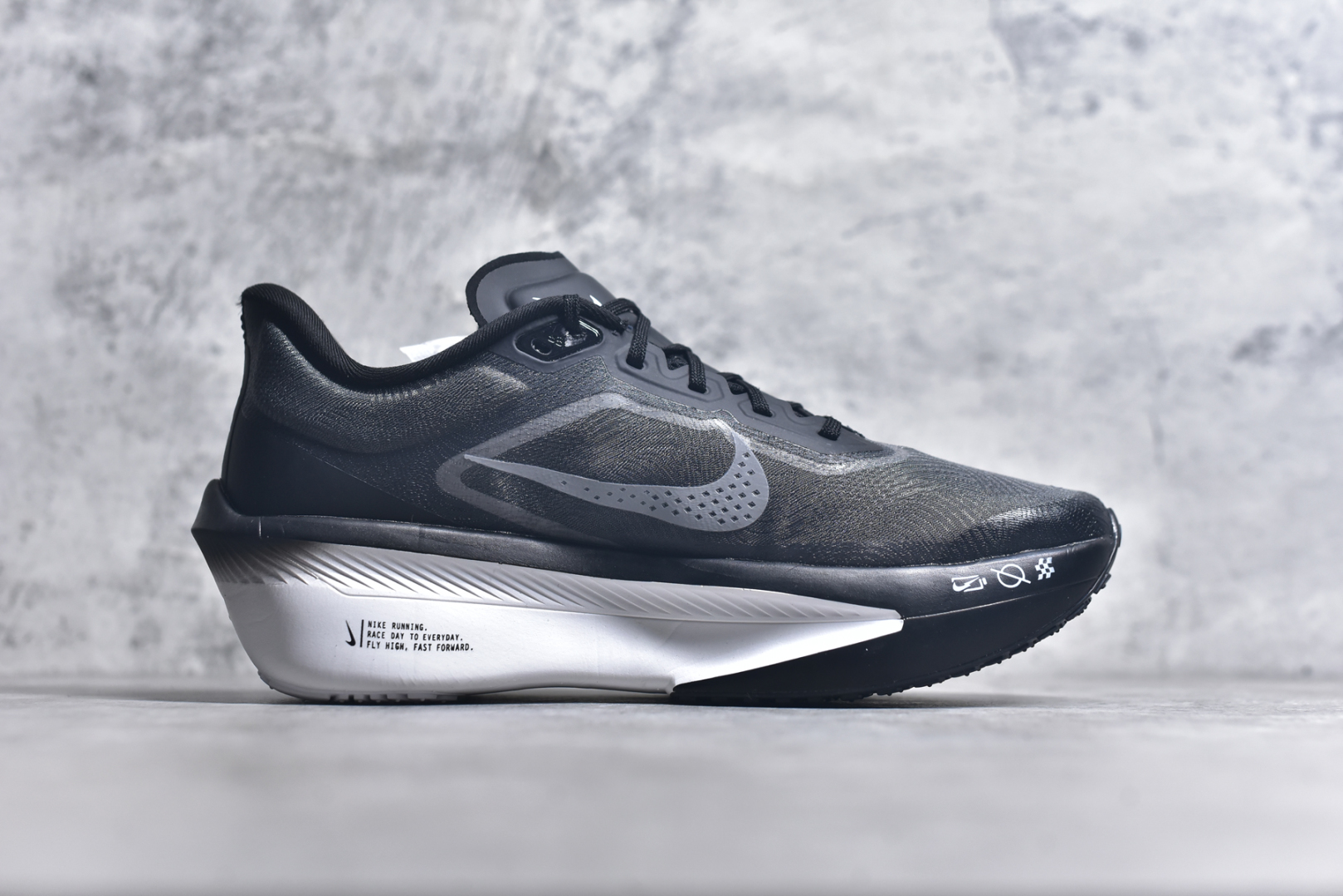 图片[3]-#NK ZoomX Invincible Run Flyknit 6 轻量跑鞋 飞织低帮休闲运动慢跑鞋 厚底增高 老爹鞋 此鞋专为短跑运动员而生 是为 5 至 10 公里距离的赛事和训练打造 整体设计采用流线型的轻质工程网眼材质构成鞋面 并与其他 Running 旗舰鞋款同样搭载全脚掌 ZoomX 缓冲中底 搭配 Pebax 物料与橡胶外底 ZoomX StreakFly 首发配色以Prototype呈现 其灵感是来自开发期间的磨损测试 透过编号的标记与内侧的预期跑步距离突出研发过程 货号： FN8454-001 尺码：36 36.5 37.5 38 38.5 39 40 40.5 41 42 42.5 43 44 45 46-选品中心