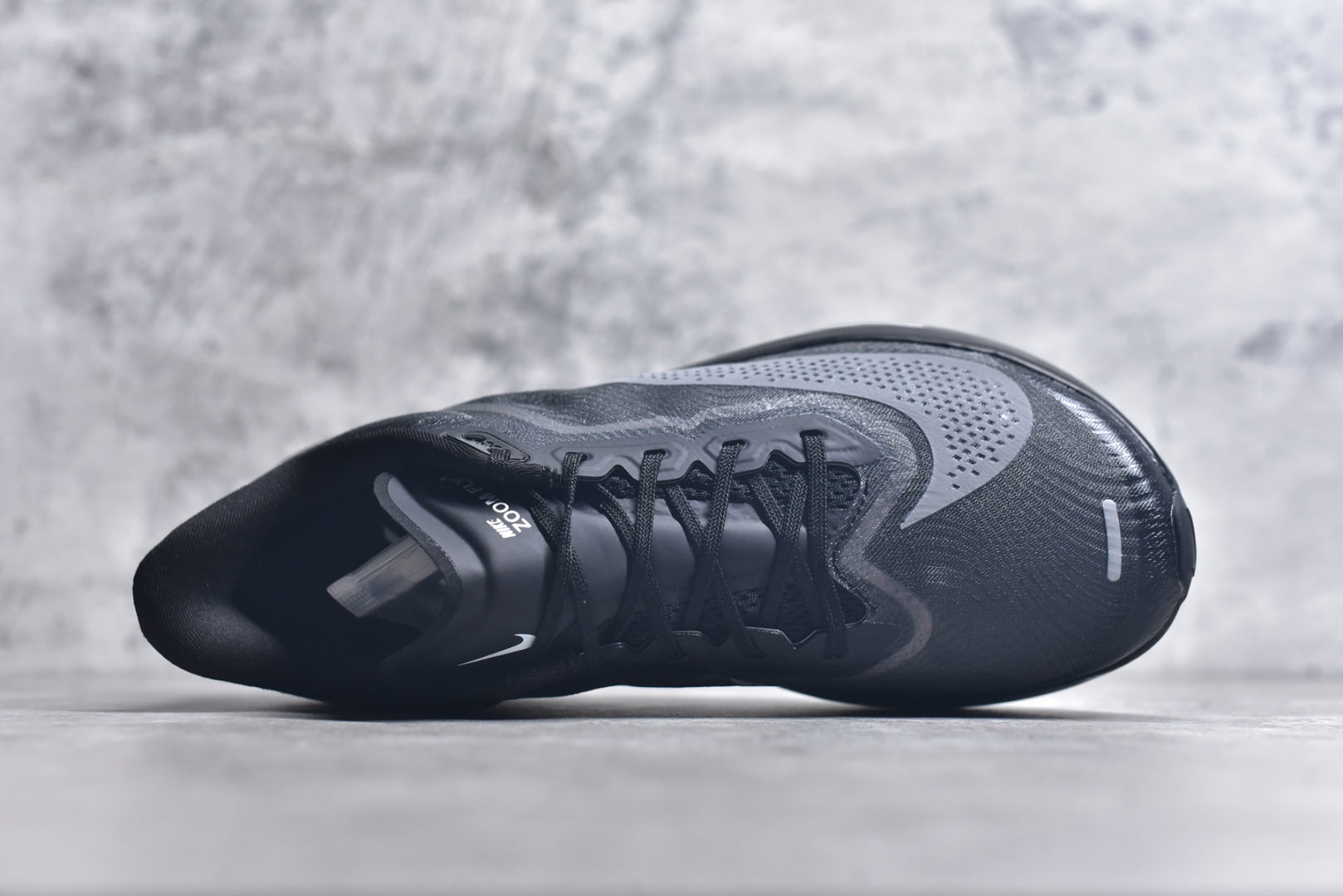 图片[4]-#NK ZoomX Invincible Run Flyknit 6 轻量跑鞋 飞织低帮休闲运动慢跑鞋 厚底增高 老爹鞋 此鞋专为短跑运动员而生 是为 5 至 10 公里距离的赛事和训练打造 整体设计采用流线型的轻质工程网眼材质构成鞋面 并与其他 Running 旗舰鞋款同样搭载全脚掌 ZoomX 缓冲中底 搭配 Pebax 物料与橡胶外底 ZoomX StreakFly 首发配色以Prototype呈现 其灵感是来自开发期间的磨损测试 透过编号的标记与内侧的预期跑步距离突出研发过程 货号： FN8454-001 尺码：36 36.5 37.5 38 38.5 39 40 40.5 41 42 42.5 43 44 45 46-选品中心