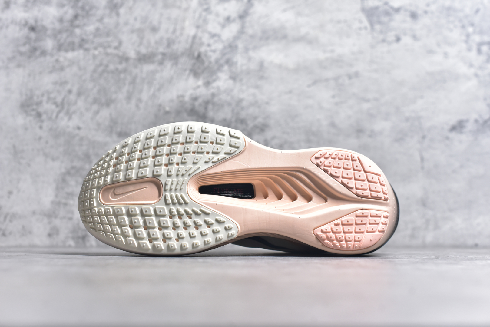 图片[6]-#NK ZoomX Invincible Run Flyknit 6 轻量跑鞋 飞织低帮休闲运动慢跑鞋 厚底增高 老爹鞋 此鞋专为短跑运动员而生 是为 5 至 10 公里距离的赛事和训练打造 整体设计采用流线型的轻质工程网眼材质构成鞋面 并与其他 Running 旗舰鞋款同样搭载全脚掌 ZoomX 缓冲中底 搭配 Pebax 物料与橡胶外底 ZoomX StreakFly 首发配色以Prototype呈现 其灵感是来自开发期间的磨损测试 透过编号的标记与内侧的预期跑步距离突出研发过程 货号： FN8455-102 尺码：36 36.5 37.5 38 38.5 39 40 40.5 41 42 42.5 43 44 45 46-选品中心