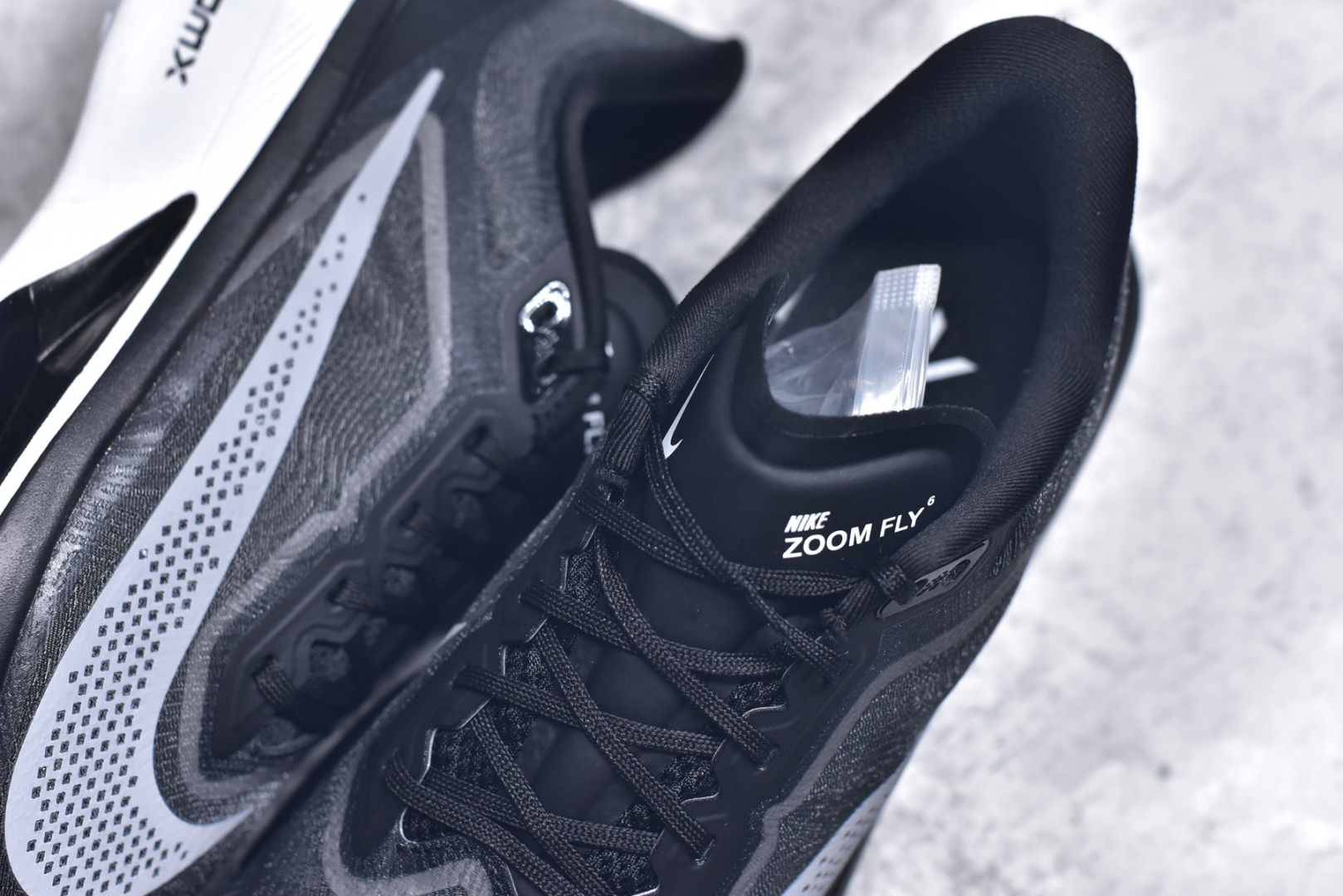 图片[9]-#NK ZoomX Invincible Run Flyknit 6 轻量跑鞋 飞织低帮休闲运动慢跑鞋 厚底增高 老爹鞋 此鞋专为短跑运动员而生 是为 5 至 10 公里距离的赛事和训练打造 整体设计采用流线型的轻质工程网眼材质构成鞋面 并与其他 Running 旗舰鞋款同样搭载全脚掌 ZoomX 缓冲中底 搭配 Pebax 物料与橡胶外底 ZoomX StreakFly 首发配色以Prototype呈现 其灵感是来自开发期间的磨损测试 透过编号的标记与内侧的预期跑步距离突出研发过程 货号： FN8454-001 尺码：36 36.5 37.5 38 38.5 39 40 40.5 41 42 42.5 43 44 45 46-选品中心