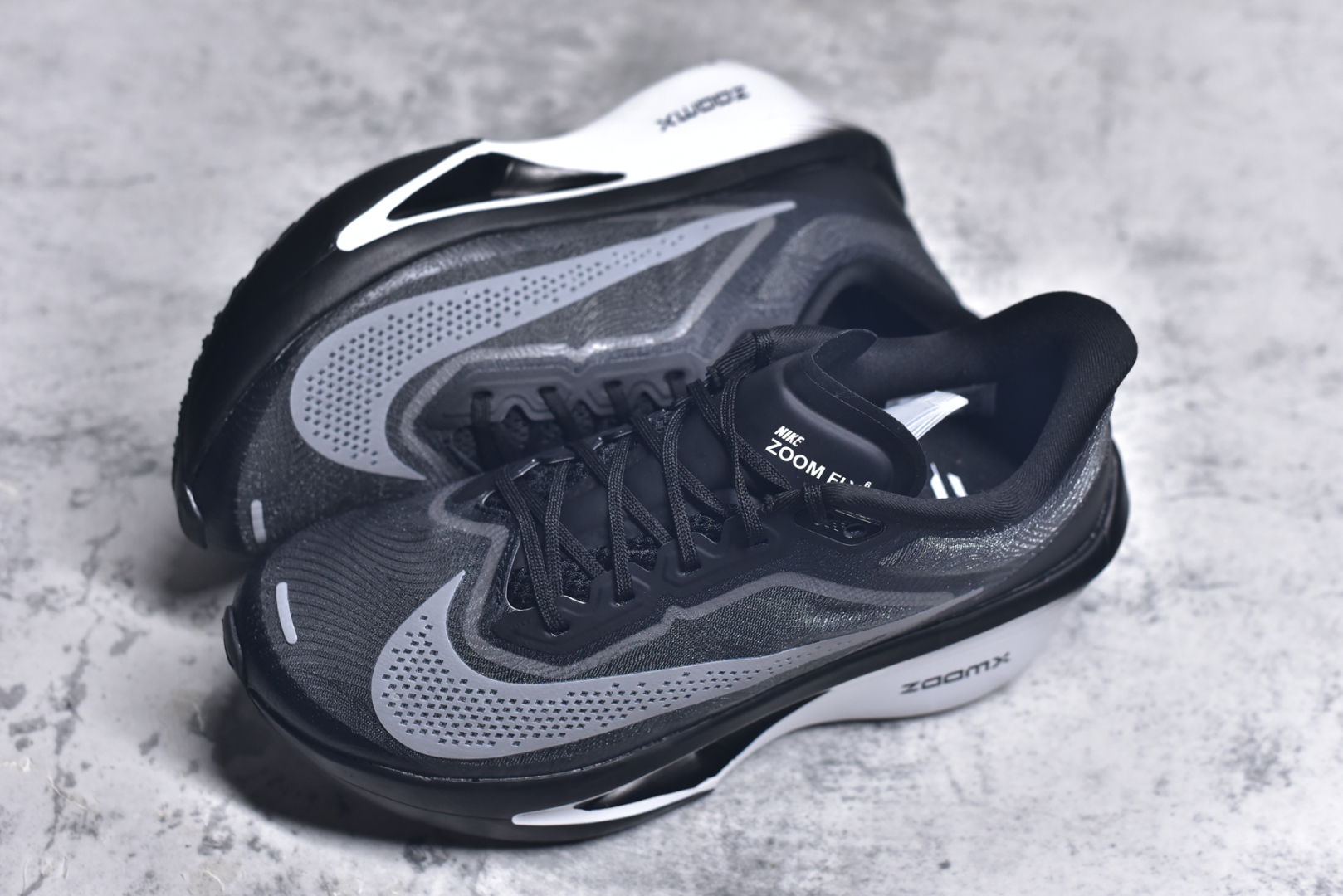 图片[7]-#NK ZoomX Invincible Run Flyknit 6 轻量跑鞋 飞织低帮休闲运动慢跑鞋 厚底增高 老爹鞋 此鞋专为短跑运动员而生 是为 5 至 10 公里距离的赛事和训练打造 整体设计采用流线型的轻质工程网眼材质构成鞋面 并与其他 Running 旗舰鞋款同样搭载全脚掌 ZoomX 缓冲中底 搭配 Pebax 物料与橡胶外底 ZoomX StreakFly 首发配色以Prototype呈现 其灵感是来自开发期间的磨损测试 透过编号的标记与内侧的预期跑步距离突出研发过程 货号： FN8454-001 尺码：36 36.5 37.5 38 38.5 39 40 40.5 41 42 42.5 43 44 45 46-选品中心