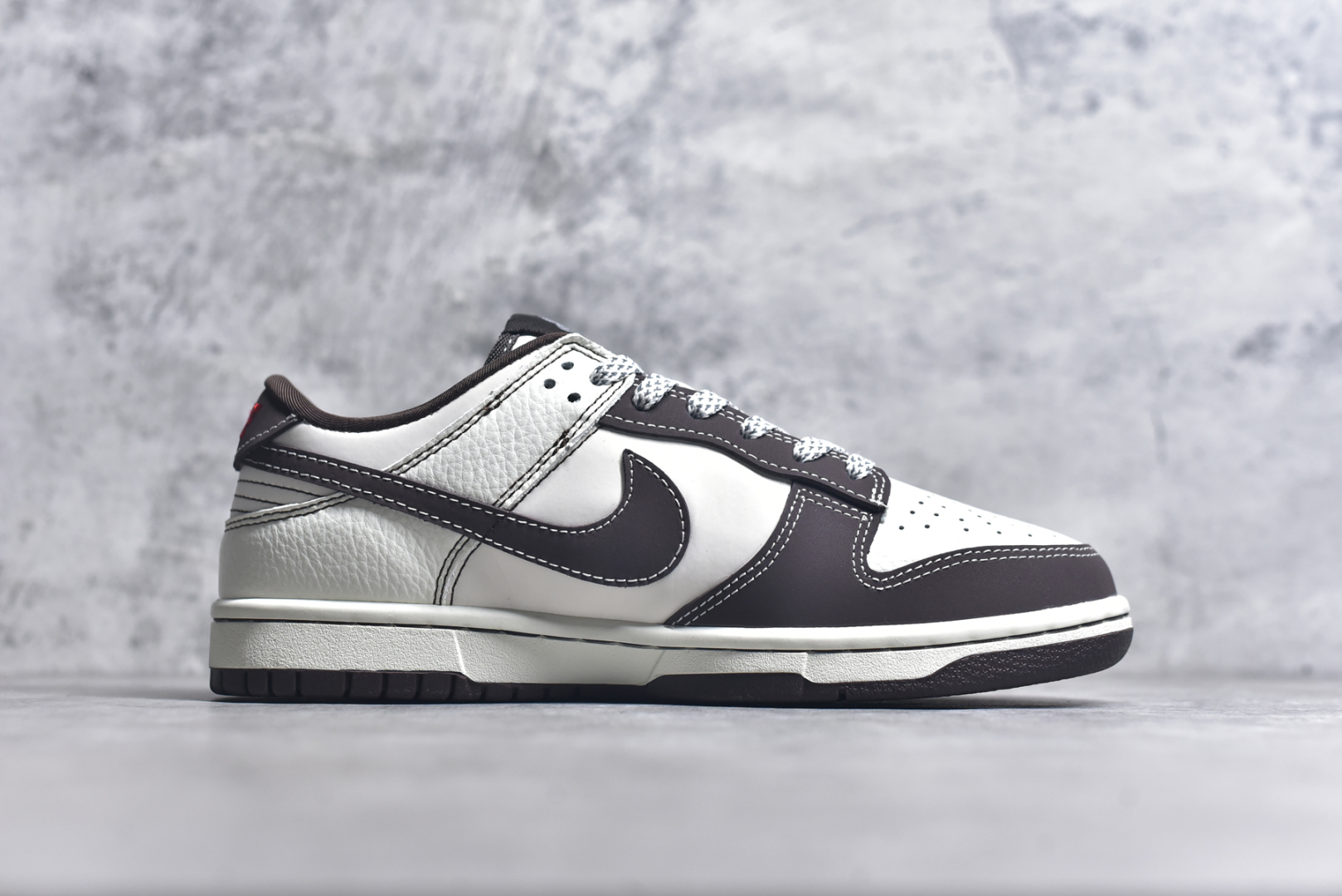 图片[3]-#Nk SB Dunk Low Moncler联名 奶白棕 周年高端定制 低帮休闲板鞋 AG3702-854 #定制鞋盒 大厂纯原品质出货 超高清洁度 皮料切割干净无任何毛边 细节完美 尺码：36 36.5 37.5 38 38.5 39 40 40.5 41 42 42.5 43 44 44.5 45 9.E5-选品中心