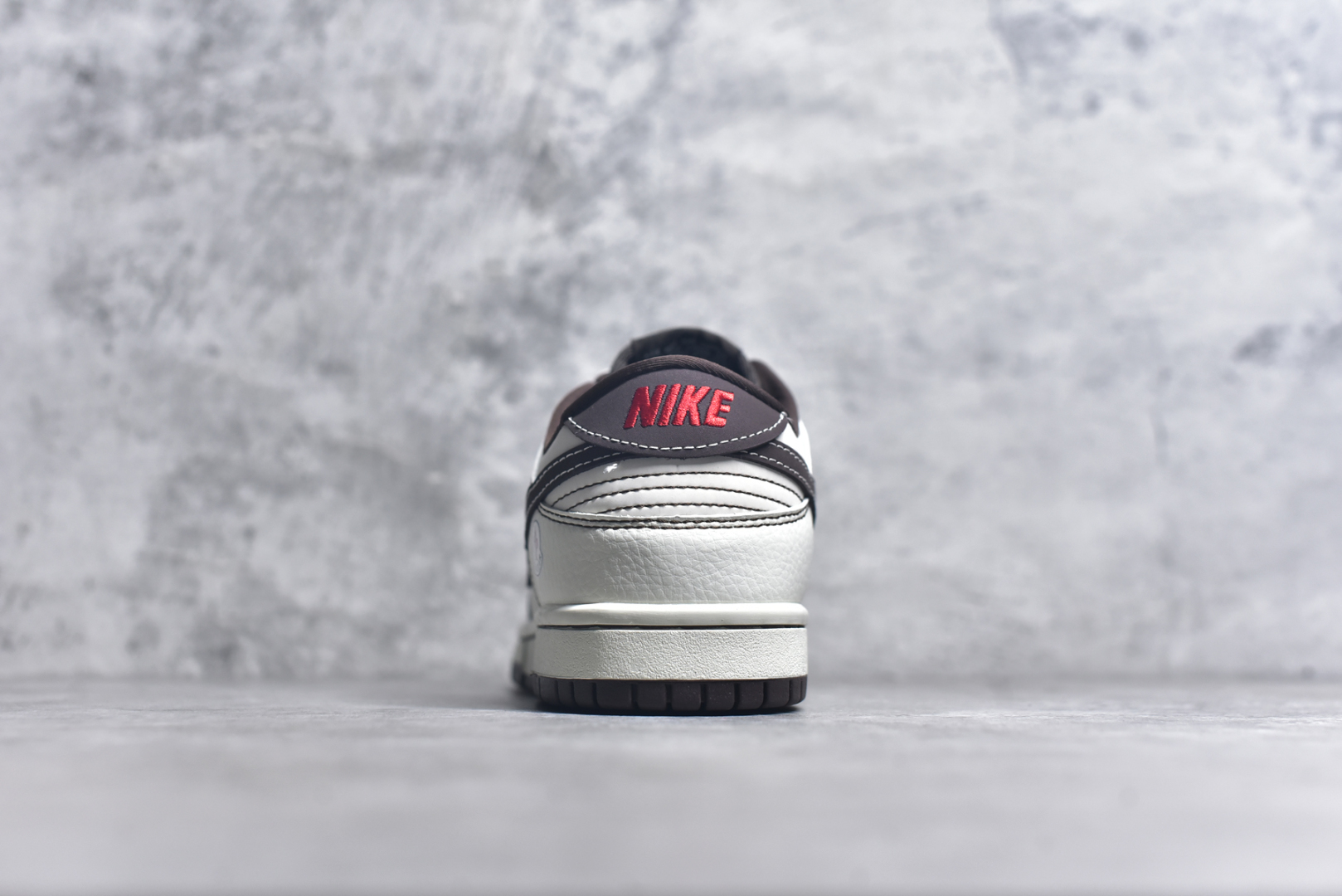 图片[5]-#Nk SB Dunk Low Moncler联名 奶白棕 周年高端定制 低帮休闲板鞋 AG3702-854 #定制鞋盒 大厂纯原品质出货 超高清洁度 皮料切割干净无任何毛边 细节完美 尺码：36 36.5 37.5 38 38.5 39 40 40.5 41 42 42.5 43 44 44.5 45 9.E5-选品中心