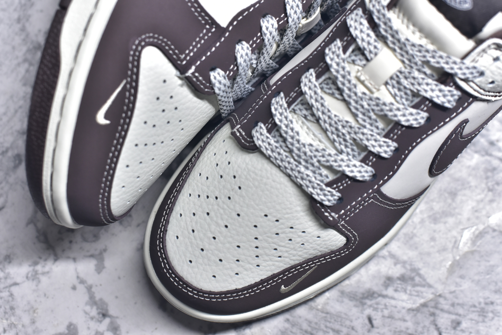 图片[8]-#Nk SB Dunk Low Moncler联名 奶白棕 周年高端定制 低帮休闲板鞋 AG3702-854 #定制鞋盒 大厂纯原品质出货 超高清洁度 皮料切割干净无任何毛边 细节完美 尺码：36 36.5 37.5 38 38.5 39 40 40.5 41 42 42.5 43 44 44.5 45 9.E5-选品中心