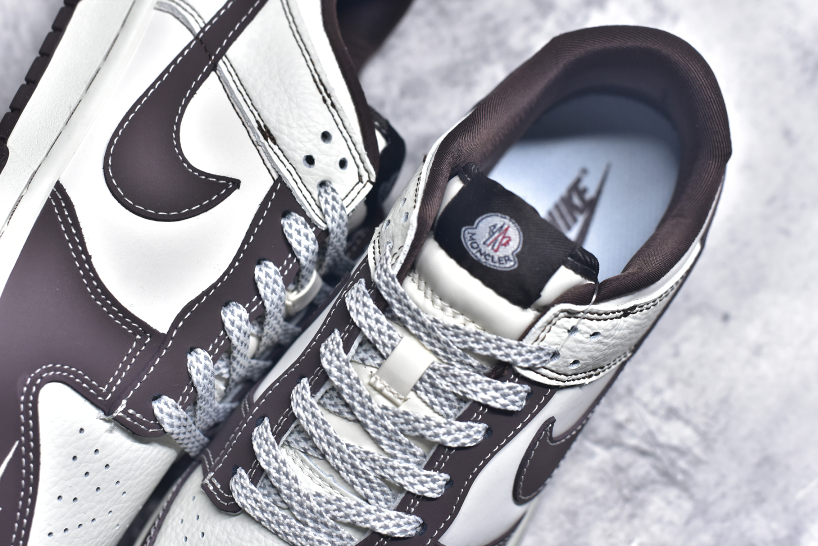 图片[9]-#Nk SB Dunk Low Moncler联名 奶白棕 周年高端定制 低帮休闲板鞋 AG3702-854 #定制鞋盒 大厂纯原品质出货 超高清洁度 皮料切割干净无任何毛边 细节完美 尺码：36 36.5 37.5 38 38.5 39 40 40.5 41 42 42.5 43 44 44.5 45 9.E5-选品中心