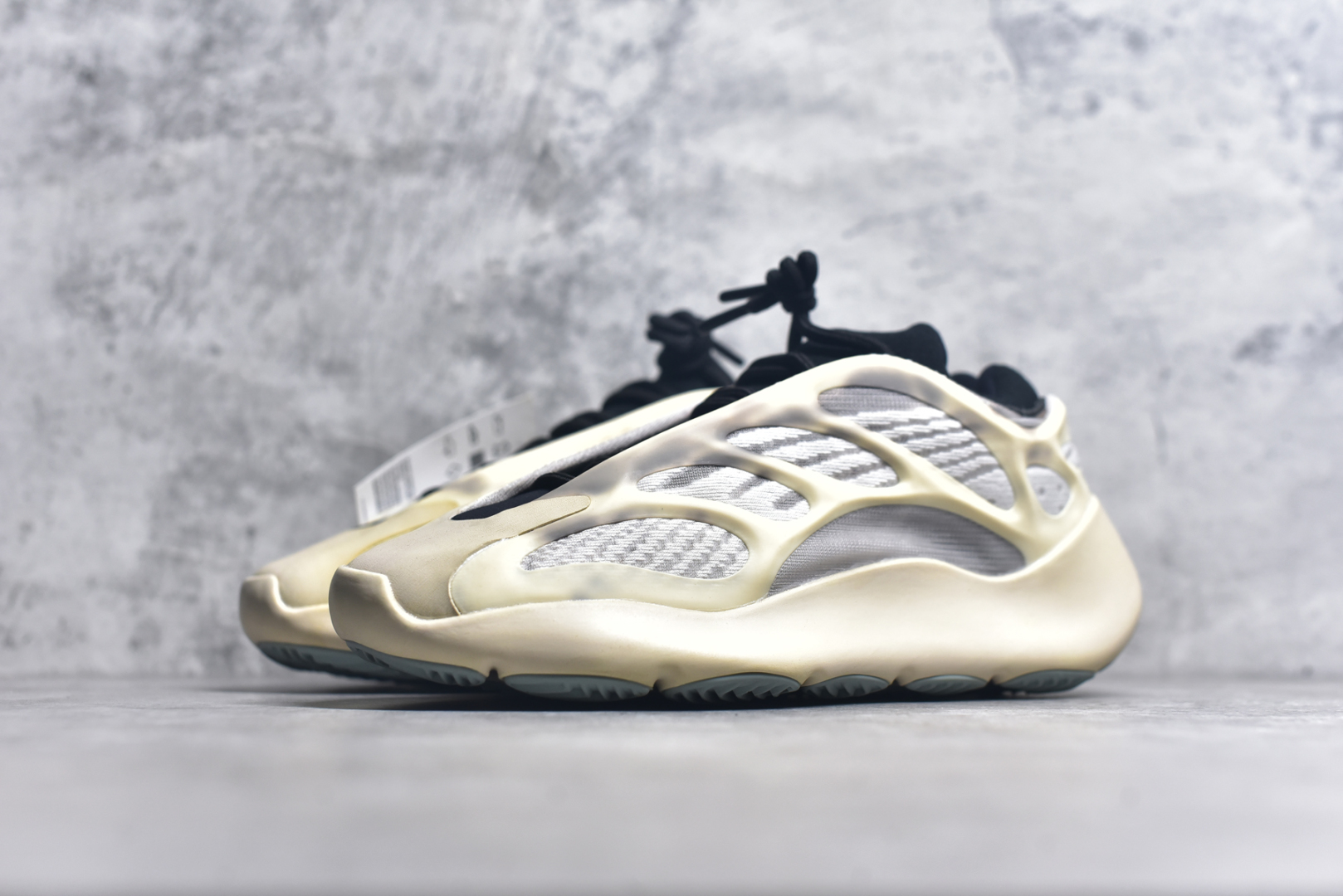 图片[2]-#福利特价 套现🚀#纯原级别 福利特价大清仓 Yeezy 700V3 \”Azael\” 异形 市面独家原鞋开发 客供原厂材料 市面所有版本均是看图做货材料全部用错 市面唯一正确流线鞋型 正确星空夜光效果 此次非Boost科技 别被杀猪 鞋底采用BOUNCE全新缓震技术 文案缩减 自行感受实拍尺码：36 36.5 37 38 38.5 39 40-选品中心