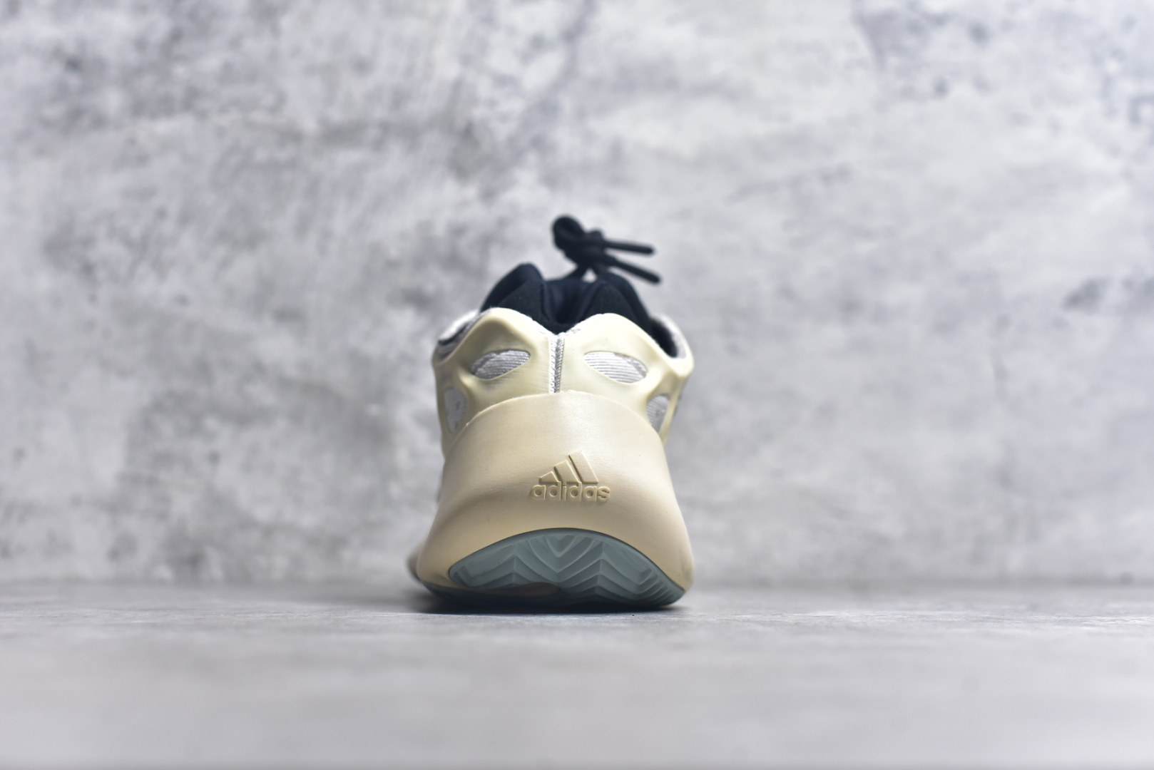 图片[5]-#福利特价 套现🚀#纯原级别 福利特价大清仓 Yeezy 700V3 \”Azael\” 异形 市面独家原鞋开发 客供原厂材料 市面所有版本均是看图做货材料全部用错 市面唯一正确流线鞋型 正确星空夜光效果 此次非Boost科技 别被杀猪 鞋底采用BOUNCE全新缓震技术 文案缩减 自行感受实拍尺码：36 36.5 37 38 38.5 39 40-选品中心