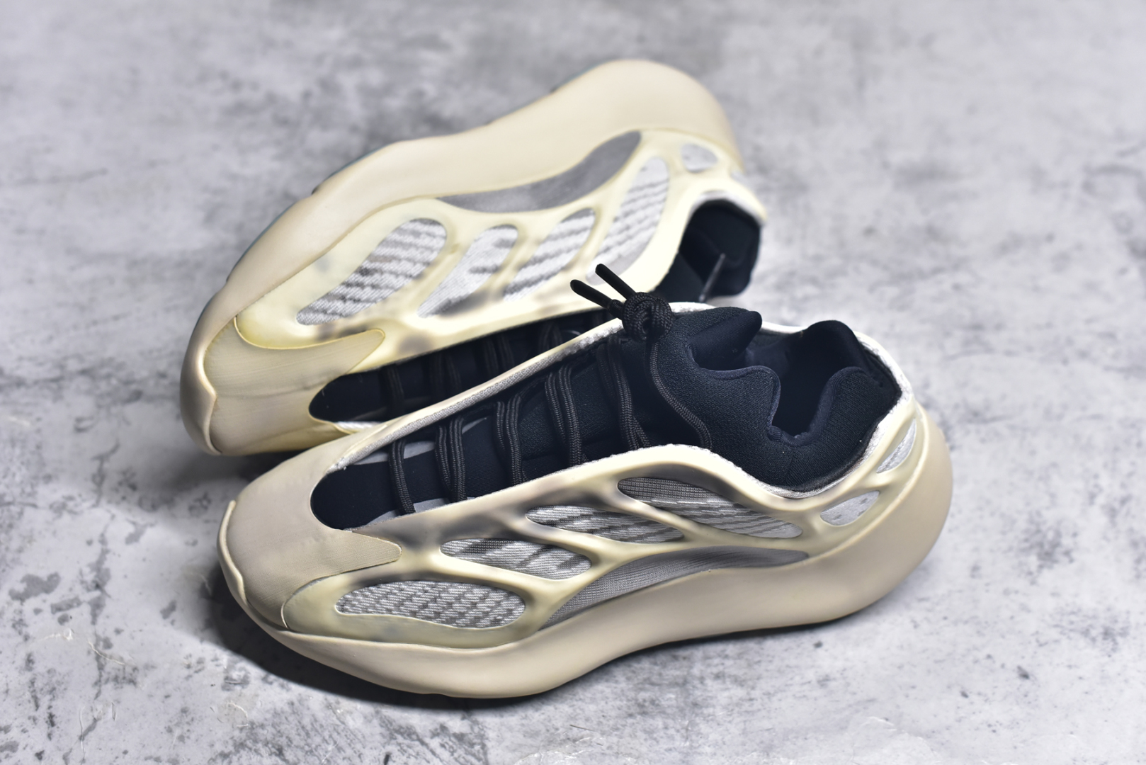 图片[7]-#福利特价 套现🚀#纯原级别 福利特价大清仓 Yeezy 700V3 \”Azael\” 异形 市面独家原鞋开发 客供原厂材料 市面所有版本均是看图做货材料全部用错 市面唯一正确流线鞋型 正确星空夜光效果 此次非Boost科技 别被杀猪 鞋底采用BOUNCE全新缓震技术 文案缩减 自行感受实拍尺码：36 36.5 37 38 38.5 39 40-选品中心